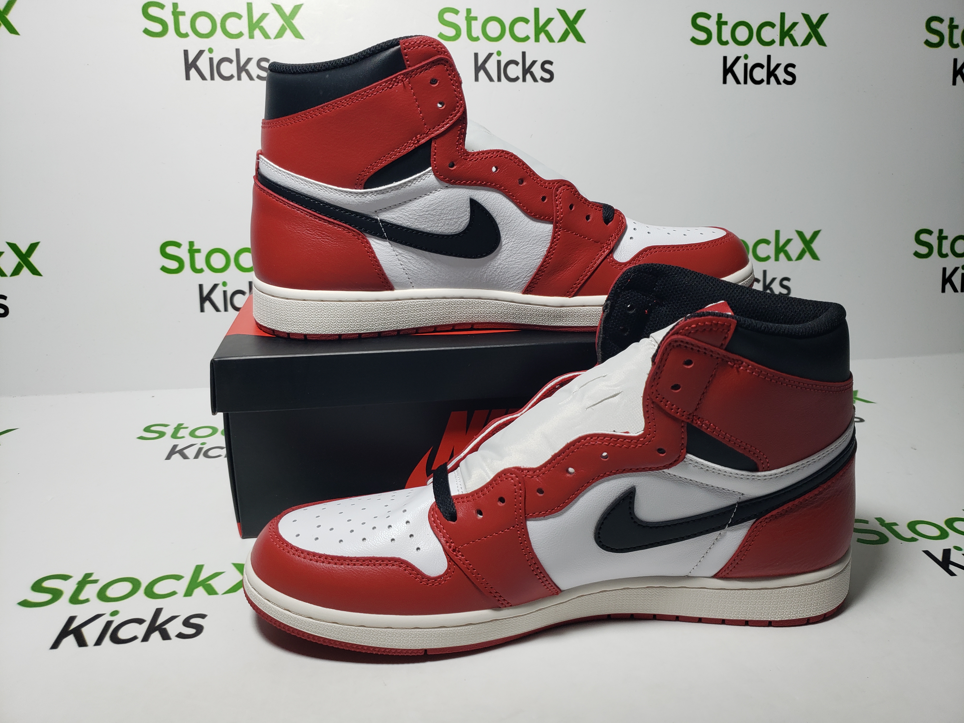 H12 Batch Air Jordan 1 Retro Chicago (2015) 555088-101 review Stockxkicks 02
