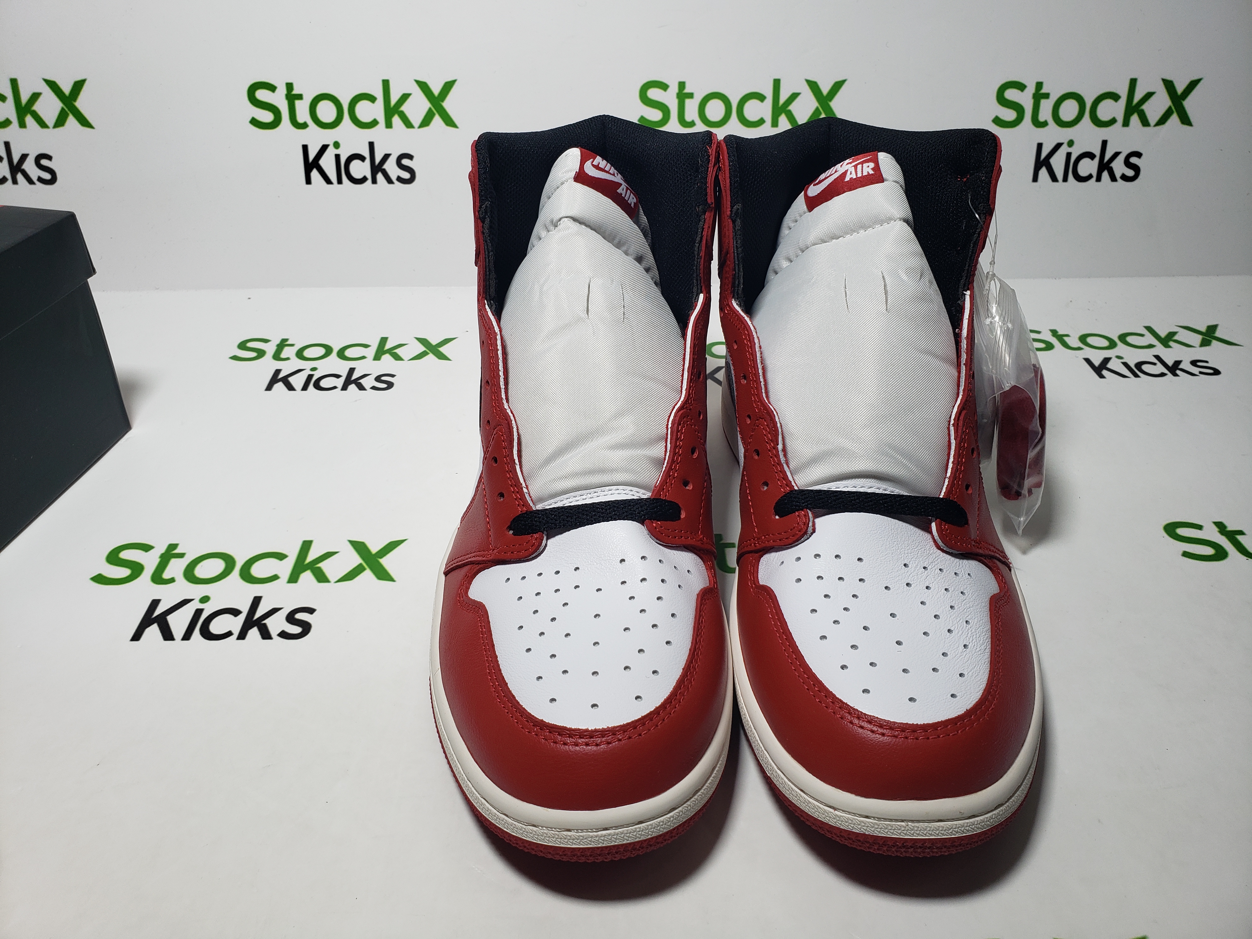 H12 Batch Air Jordan 1 Retro Chicago (2015) 555088-101 review Stockxkicks 04