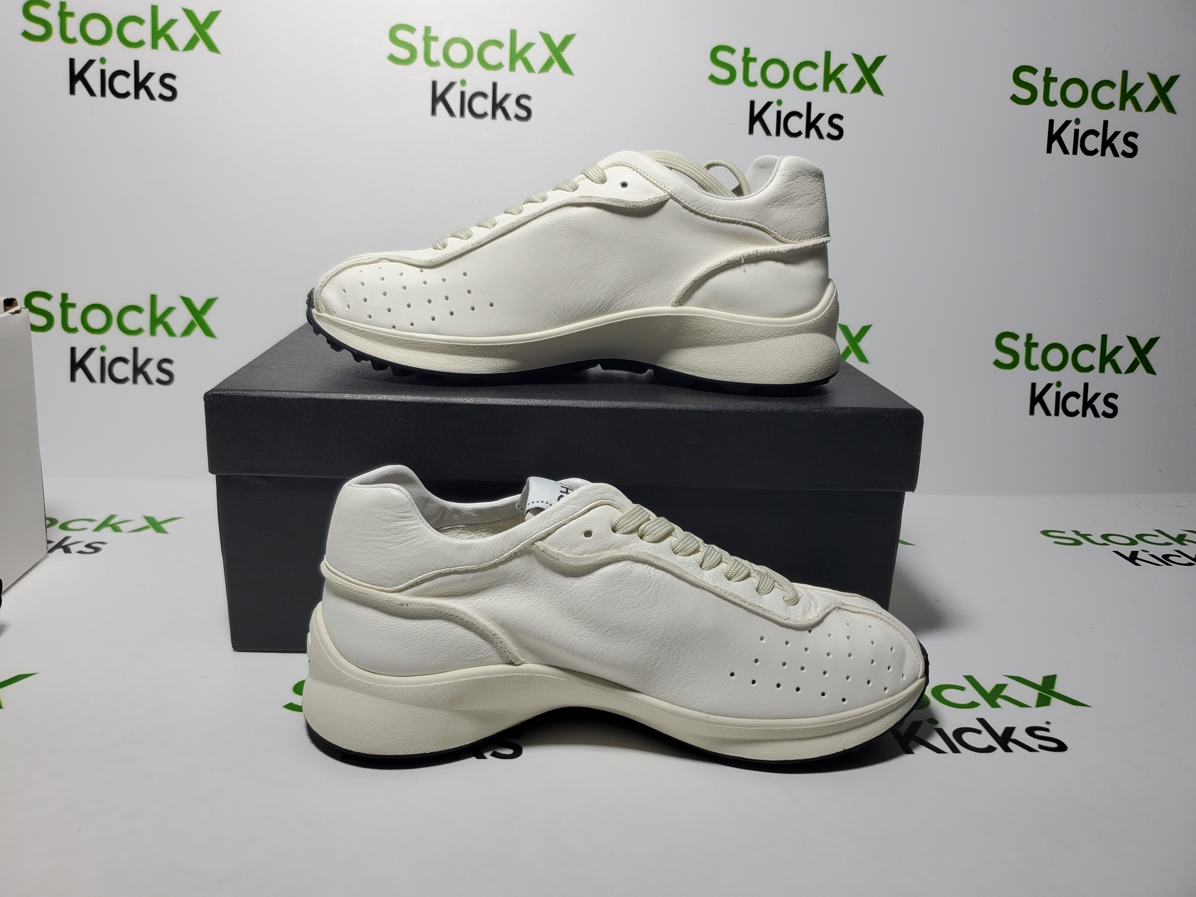 Chanel CC Logo Sneaker White review Stockxkicks 01