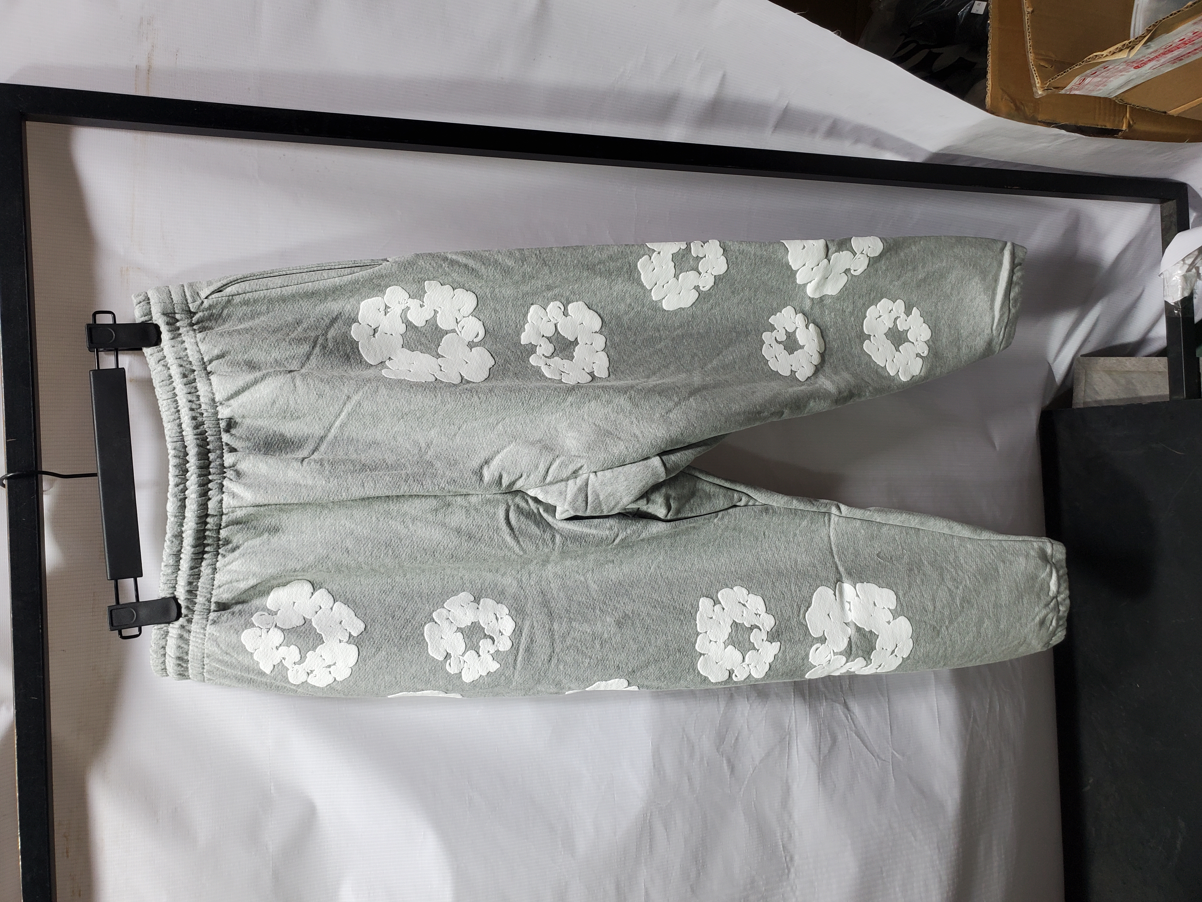 Denim Tears The Cotton Wreath Sweatpants Grey review Stockxkicks 03