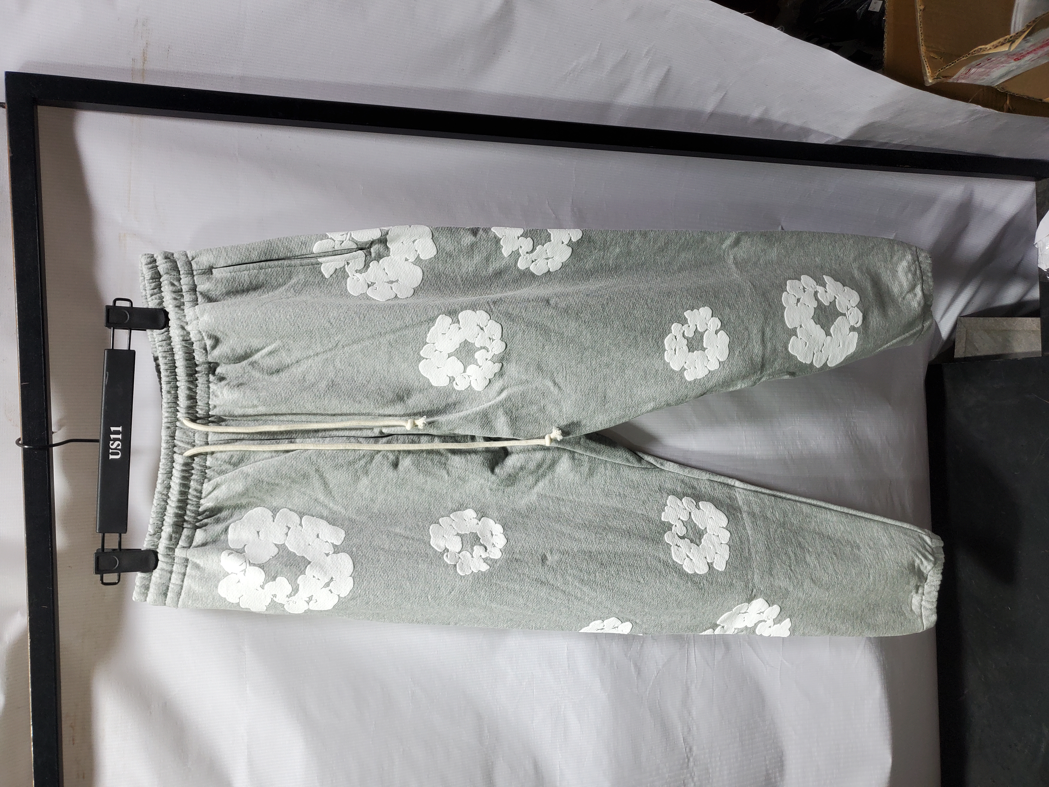 Denim Tears The Cotton Wreath Sweatpants Grey review Stockxkicks 01