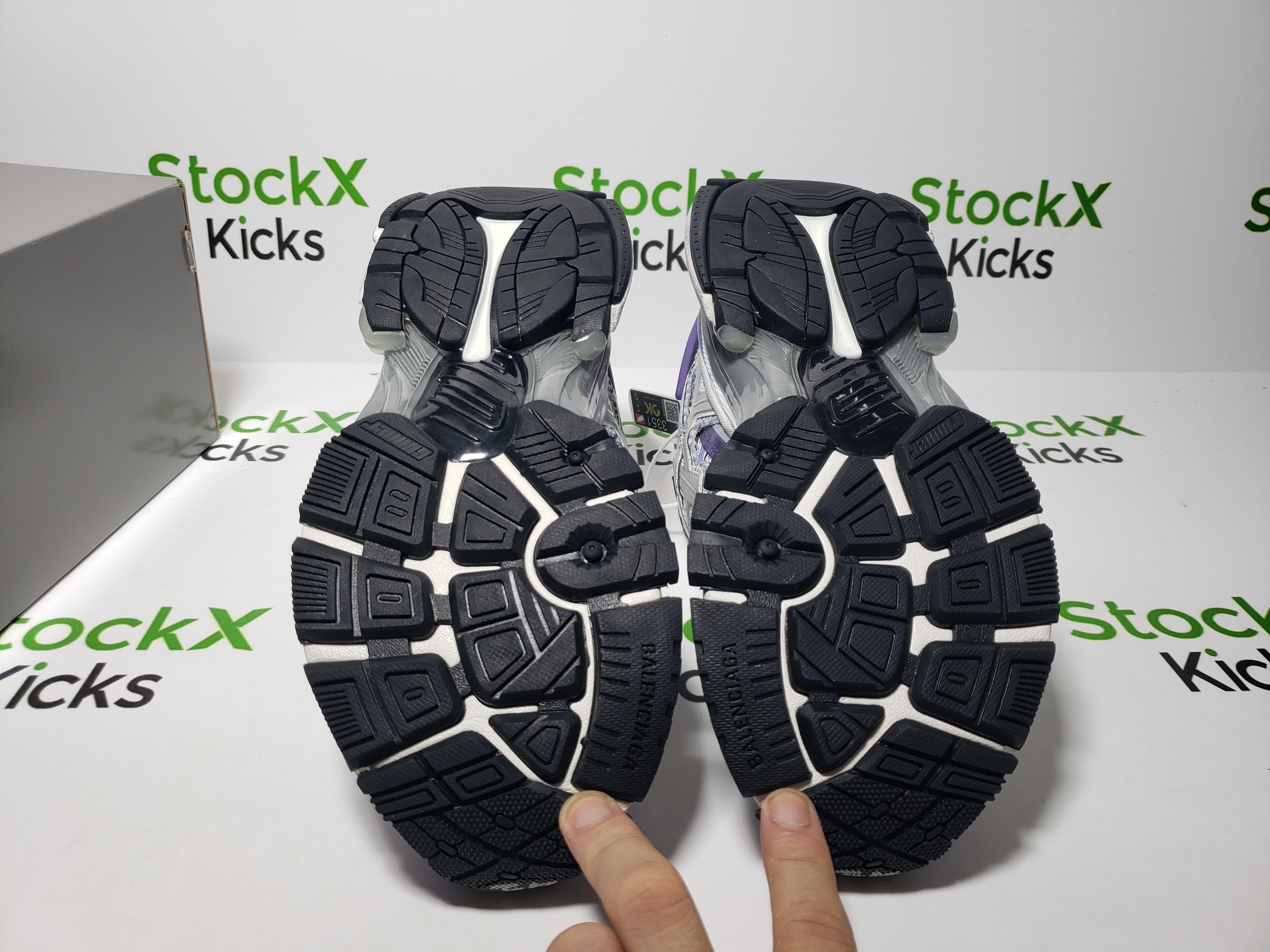 Balenciaga Runner White Purple 677402 W3RB2 5901 review Stockxkicks 05