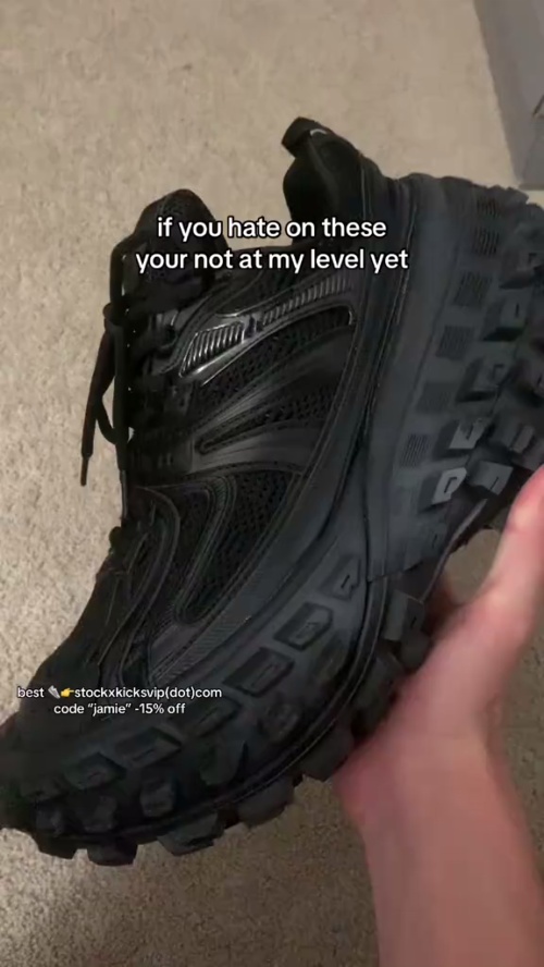 Balenciaga Defender Black 685613 W2RA6 1000 review 