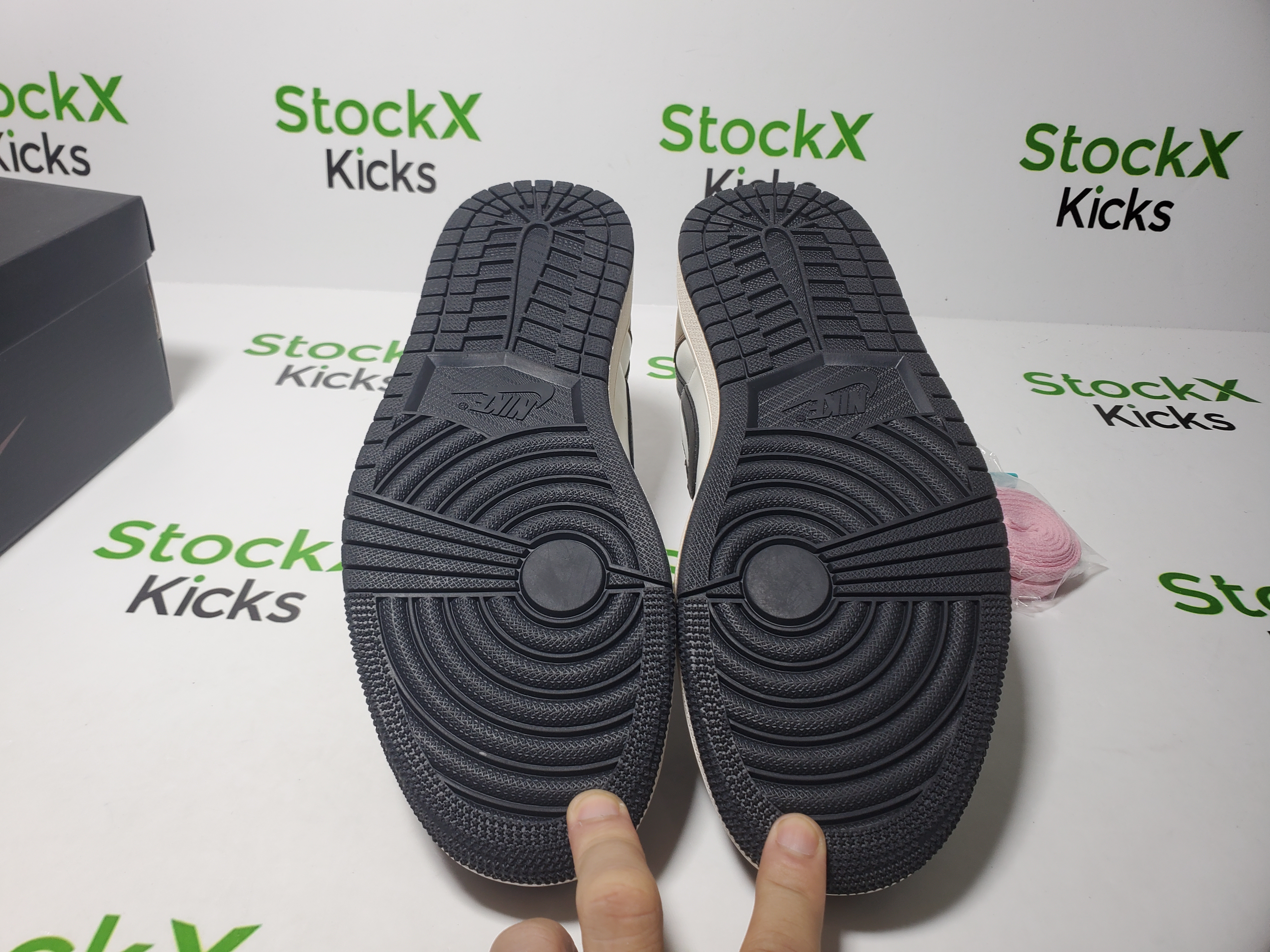 LJR Batch Air Jordan 1 Retro Low OG Mocha CZ0790-102 review Stockxkicks 05