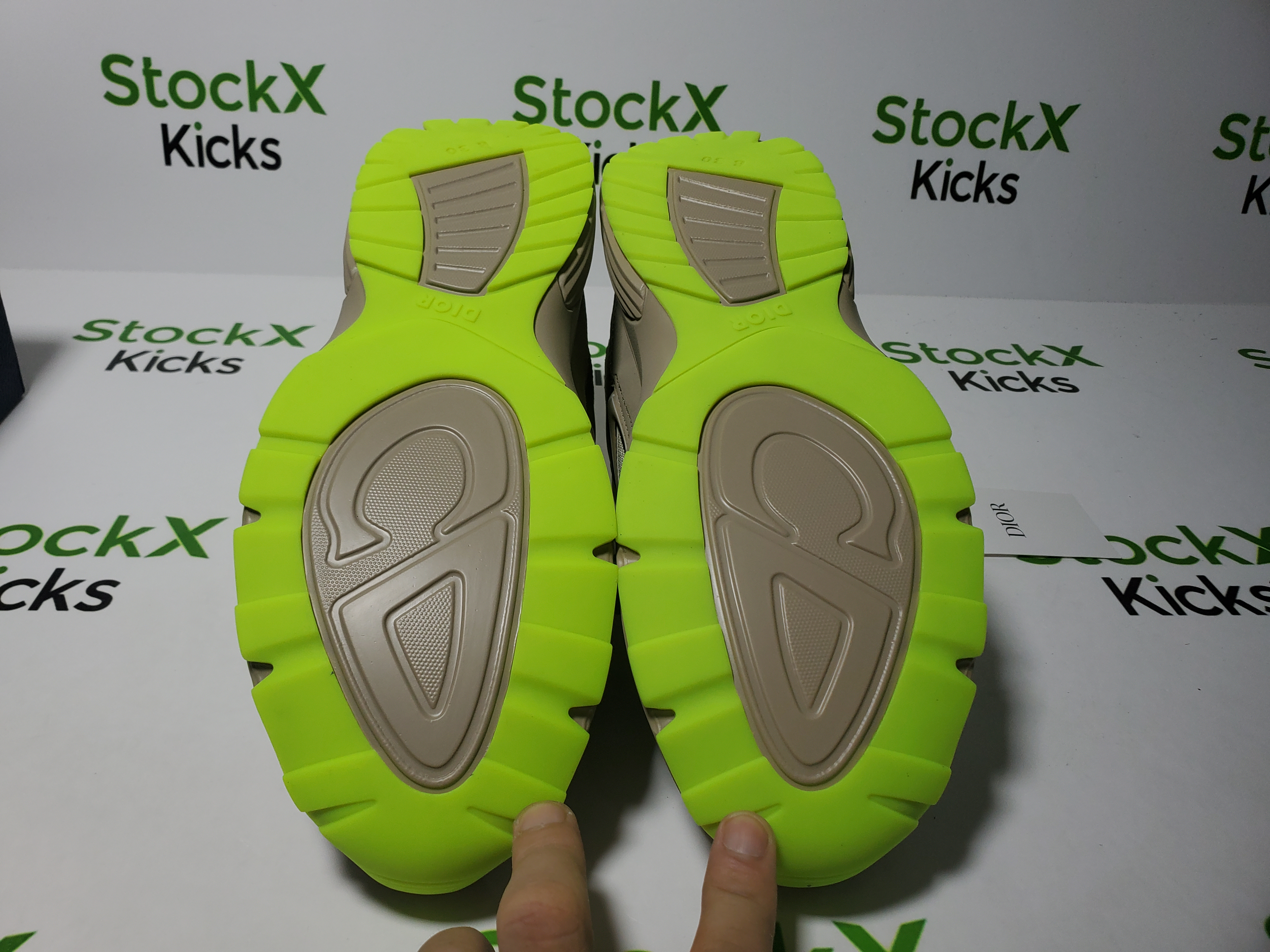 Dior B30 Sneakers Khaki 3SN279ZMA-16141 review Stockxkicks 05