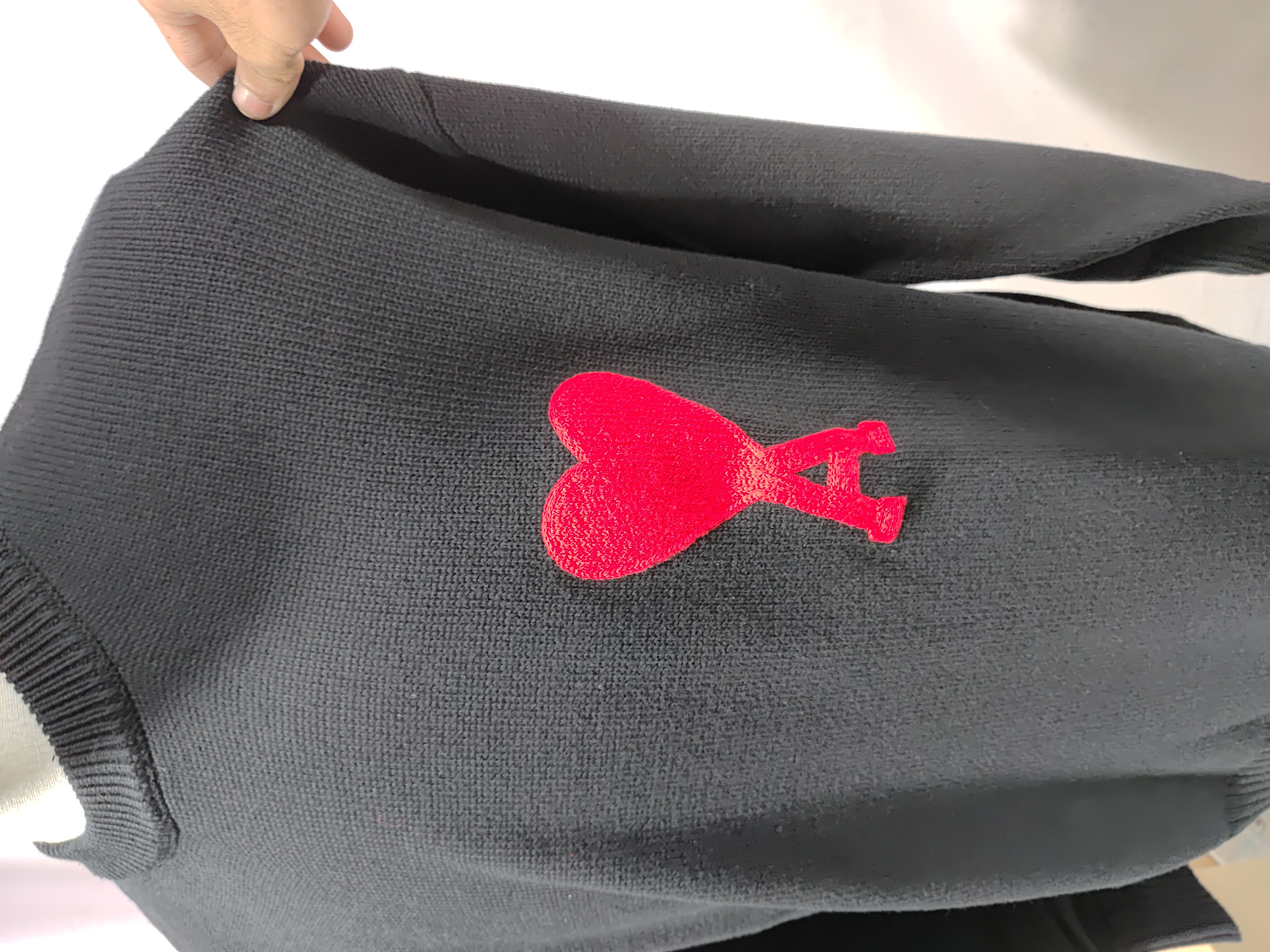 AMI PARIS 21FW Heart Embroidered Crew Neck Sweater Black review Stockxkicks 01