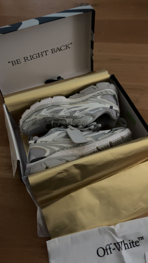 Off White Be Right Back Sneakers Military White Gray OMIA295F24 FAB00 10606 review 