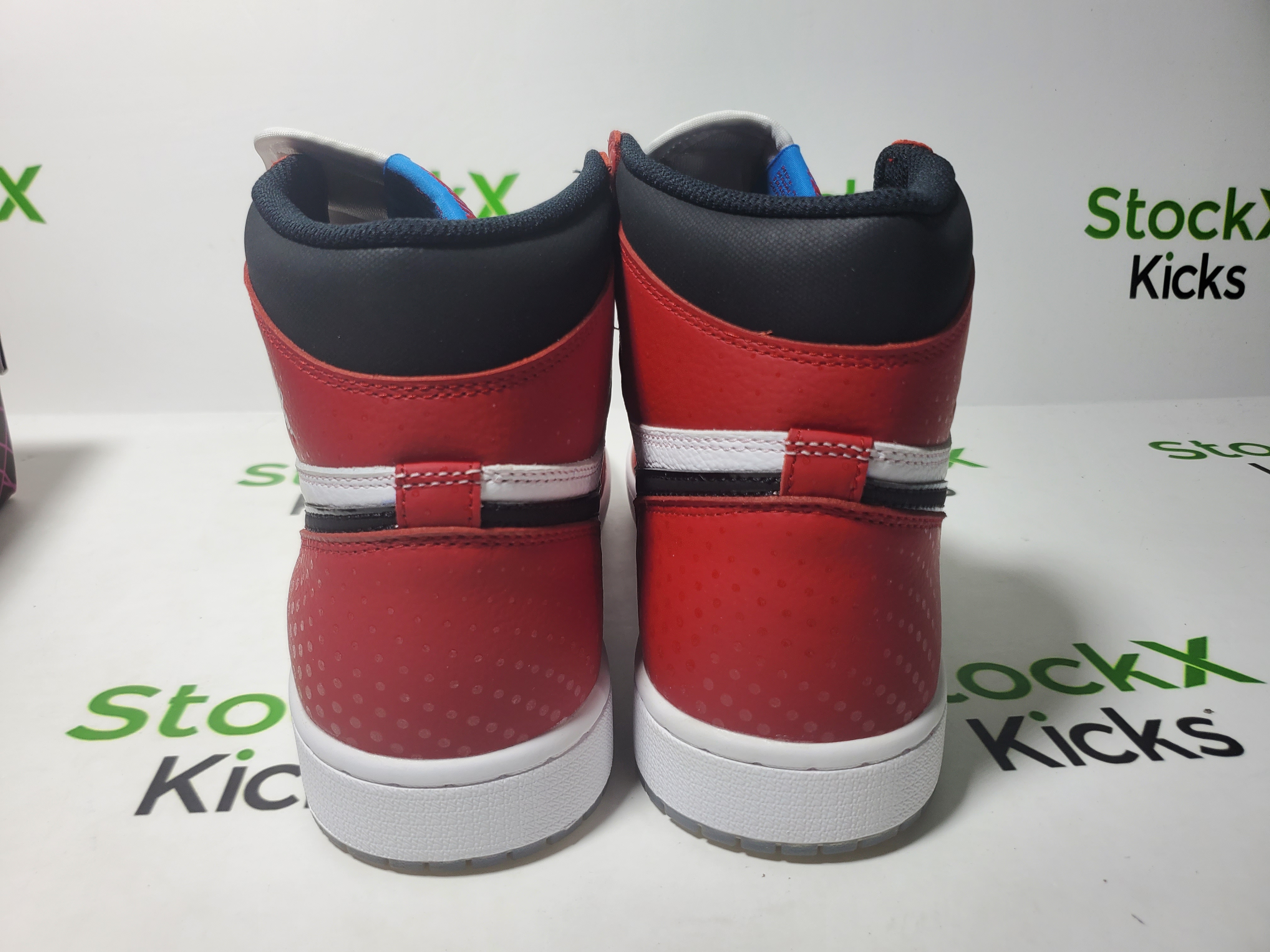PK God Batch Air Jordan 1 Retro High Spider-Man Origin Story 555088-602 review Stockxkicks 01