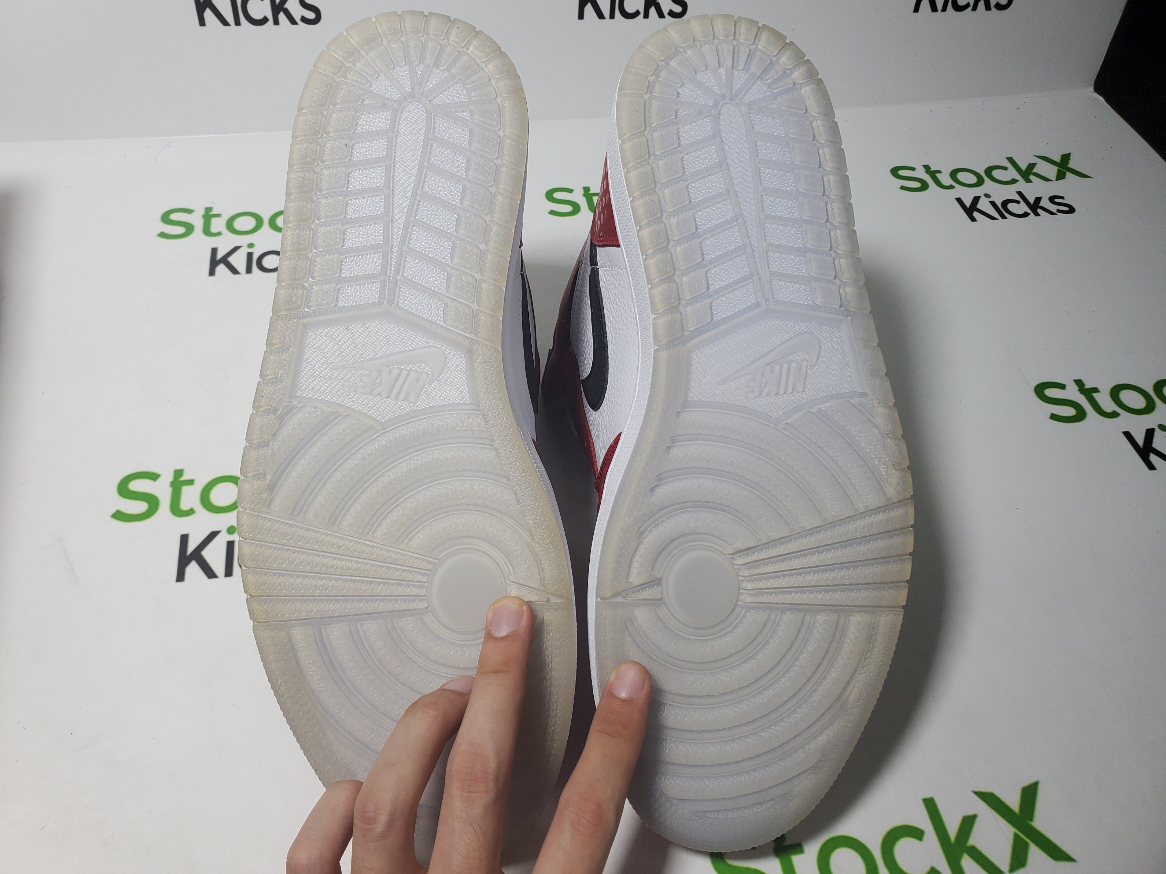 PK God Batch Air Jordan 1 Retro High Spider-Man Origin Story 555088-602 review Stockxkicks 03