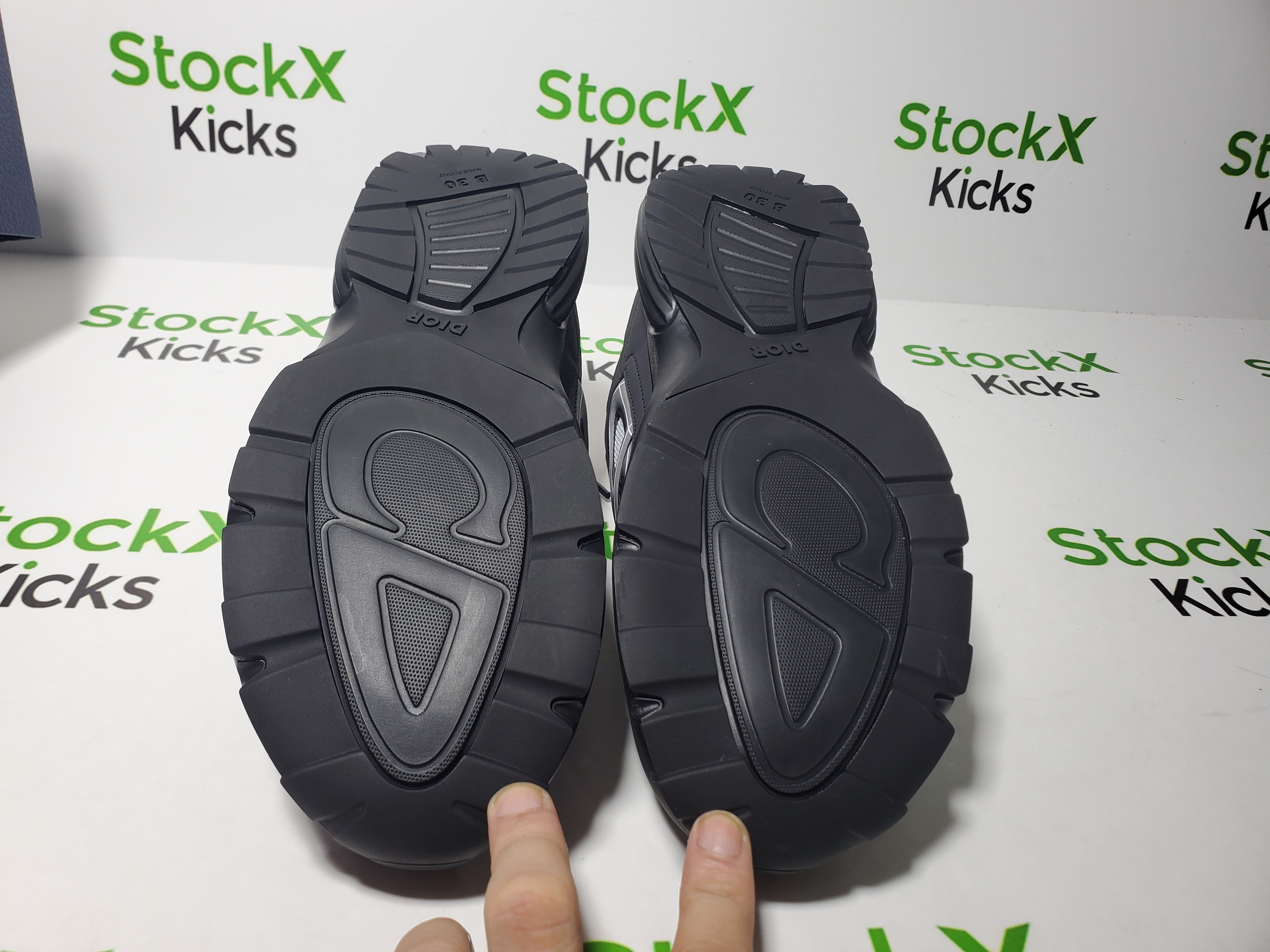 Dior B30 Round Head Logo Sneakers Patent Leather Gray review Stockxkicks 05