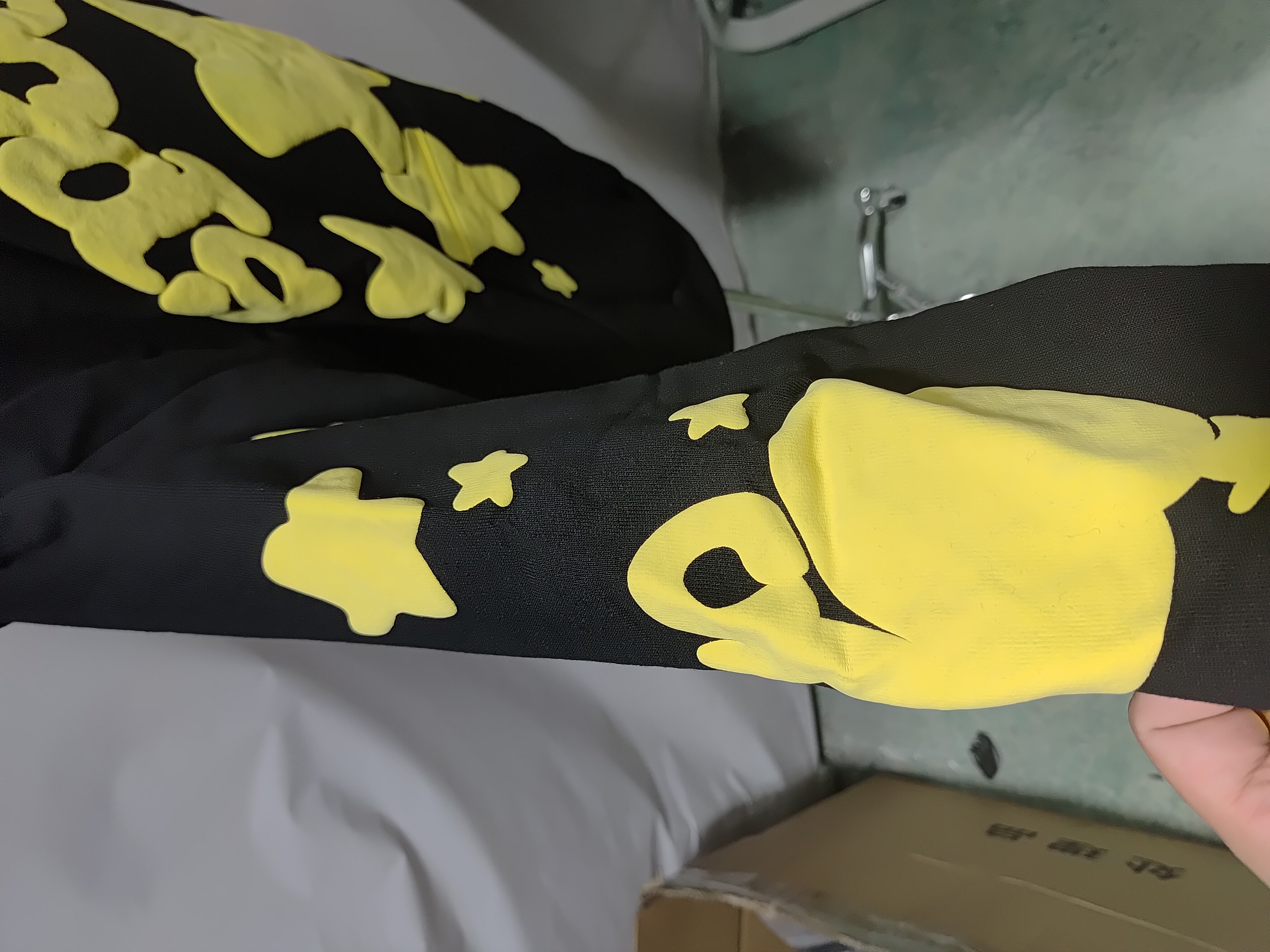 Sp5der Beluga Hoodie Onyx/Yellow YZ GE936 review Stockxkicks 03