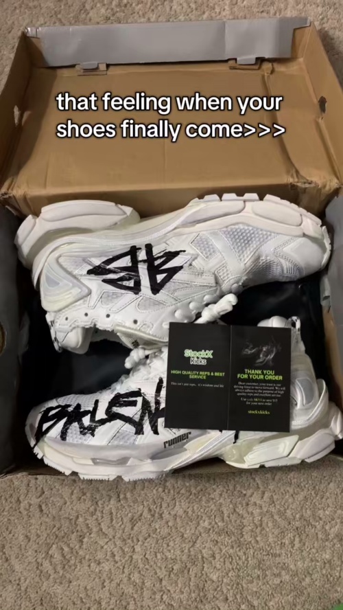 Balenciaga Runner White And Black Characters 677402 W3RBQ 9010 review 