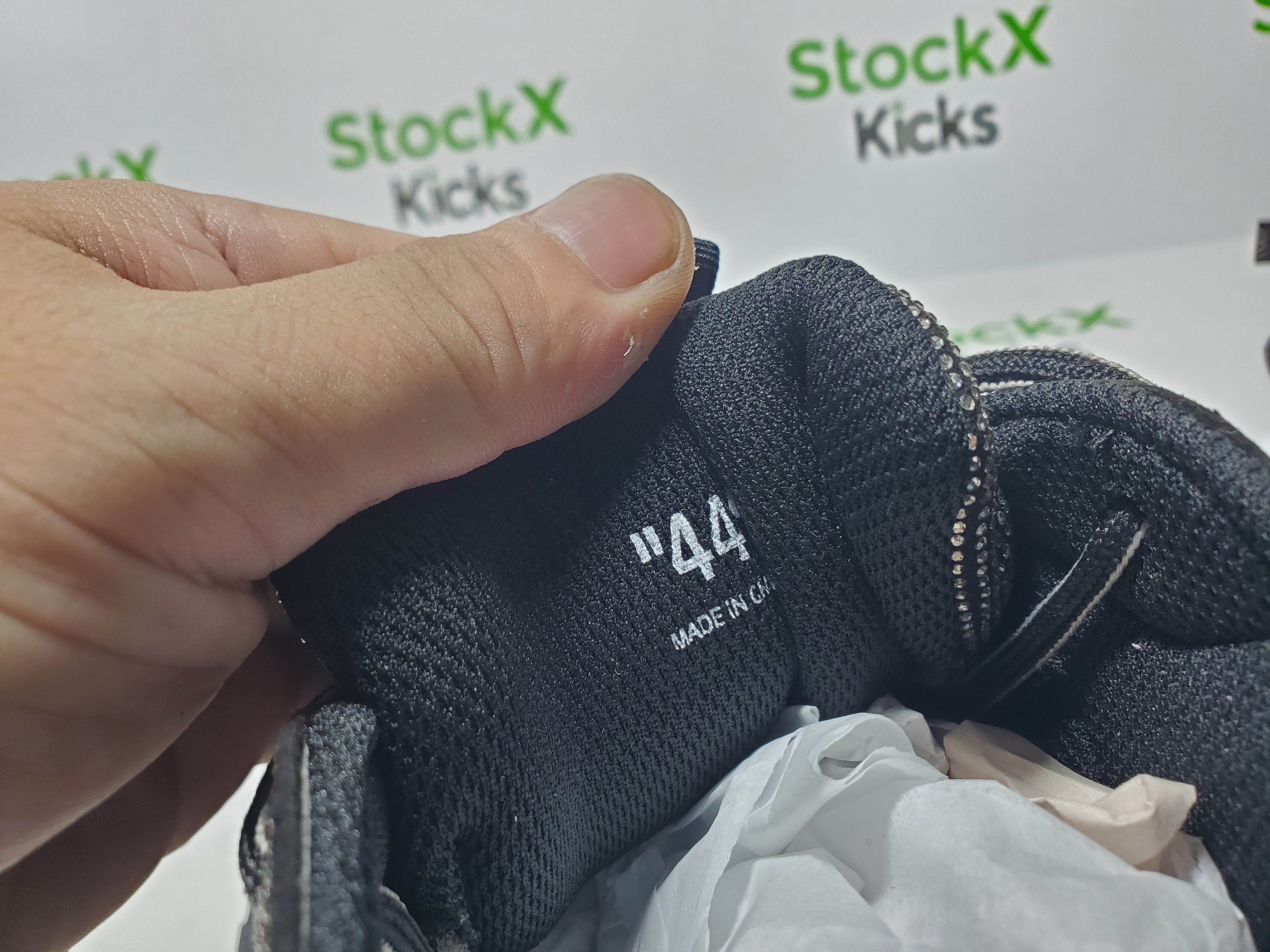 Off White Be Right Back Sneakers Black Glitter OMIA189S21 LEA004 1001 review Stockxkicks 06