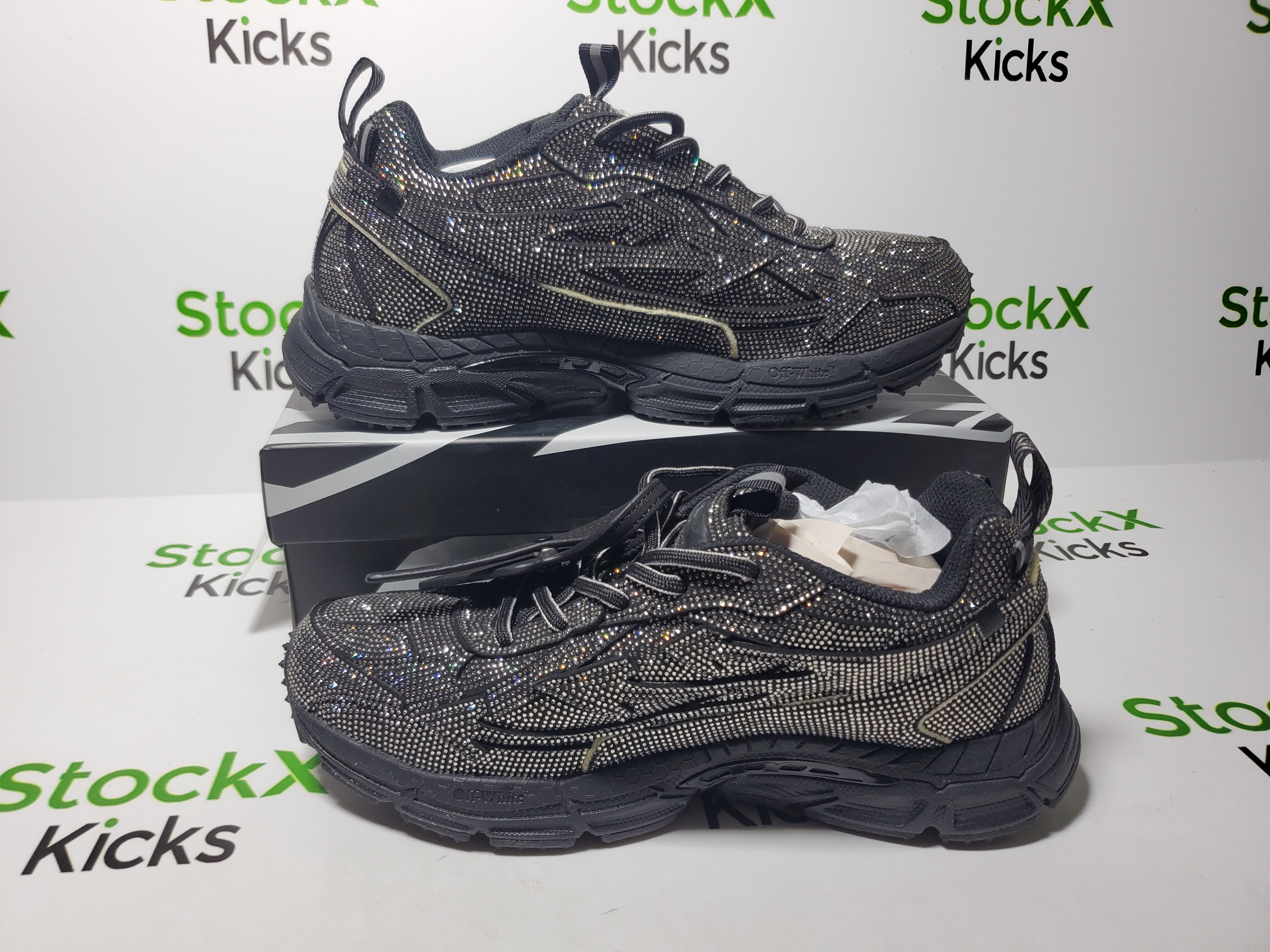 Off White Be Right Back Sneakers Black Glitter OMIA189S21 LEA004 1001 review Stockxkicks 02