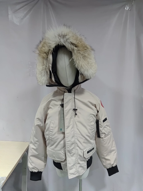 Canada Goose Chilliwack Bomber Jacket Short Down Jacket PBI White review 