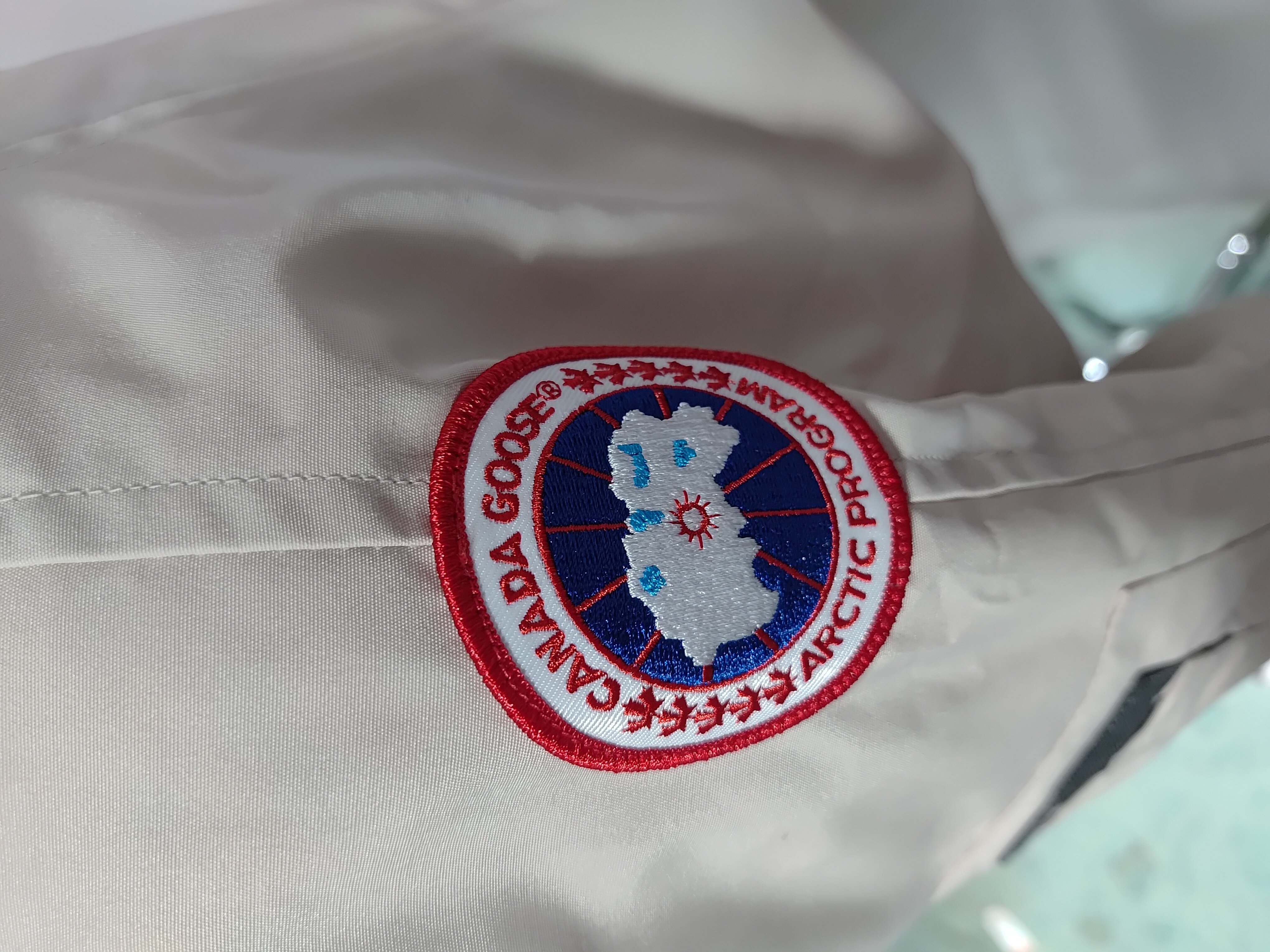 Canada Goose Chilliwack Bomber Jacket Short Down Jacket PBI White review Stockxkicks 01
