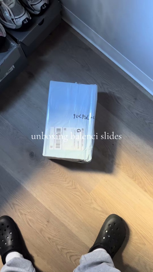 【Top PK God Batch】Balenciaga Black Furry Slides review 