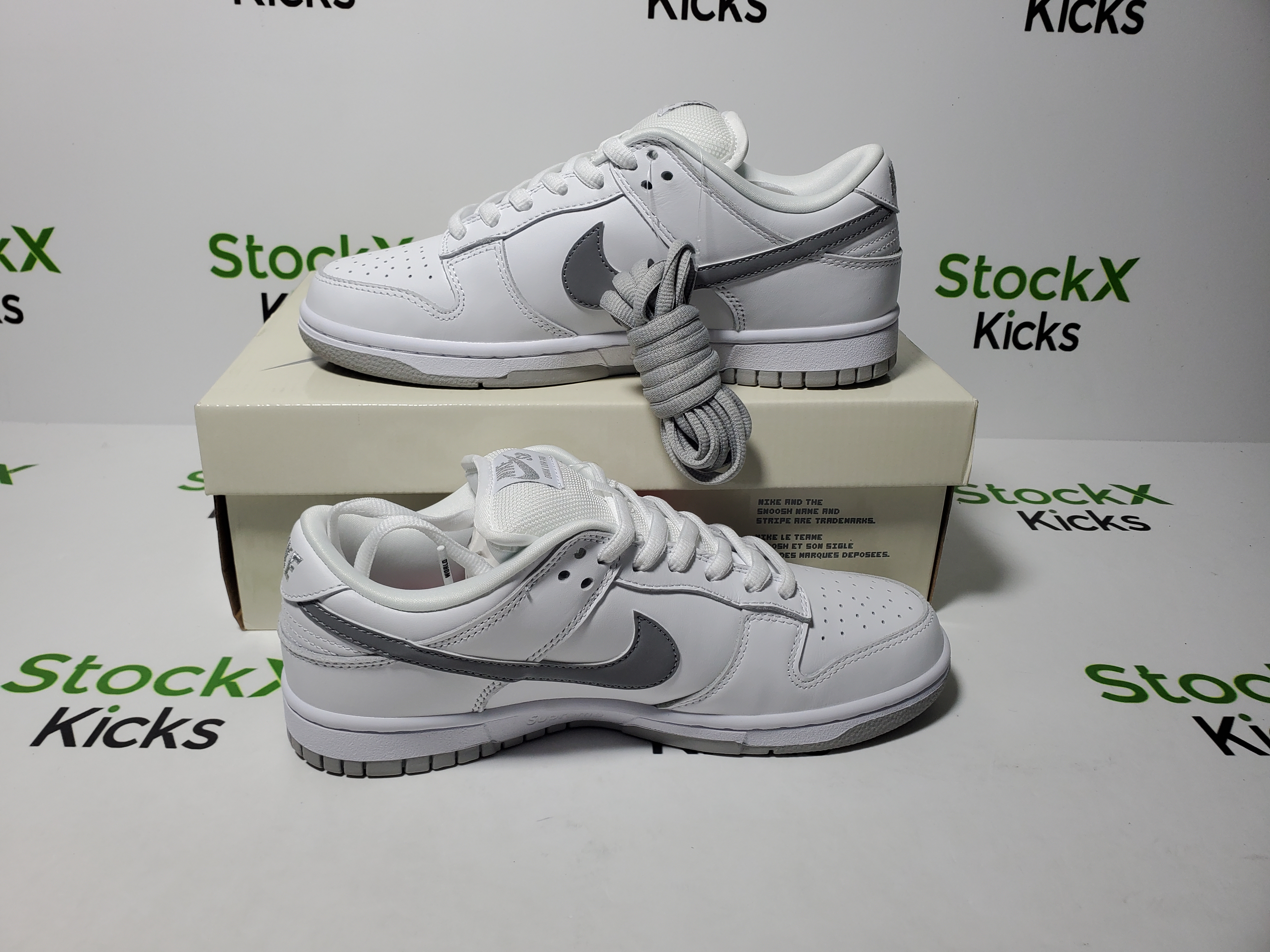 LJR Batch Nike Supreme x Dunk Low SB 'White Metallic Silver' HQ8487-100 review Stockxkicks 02