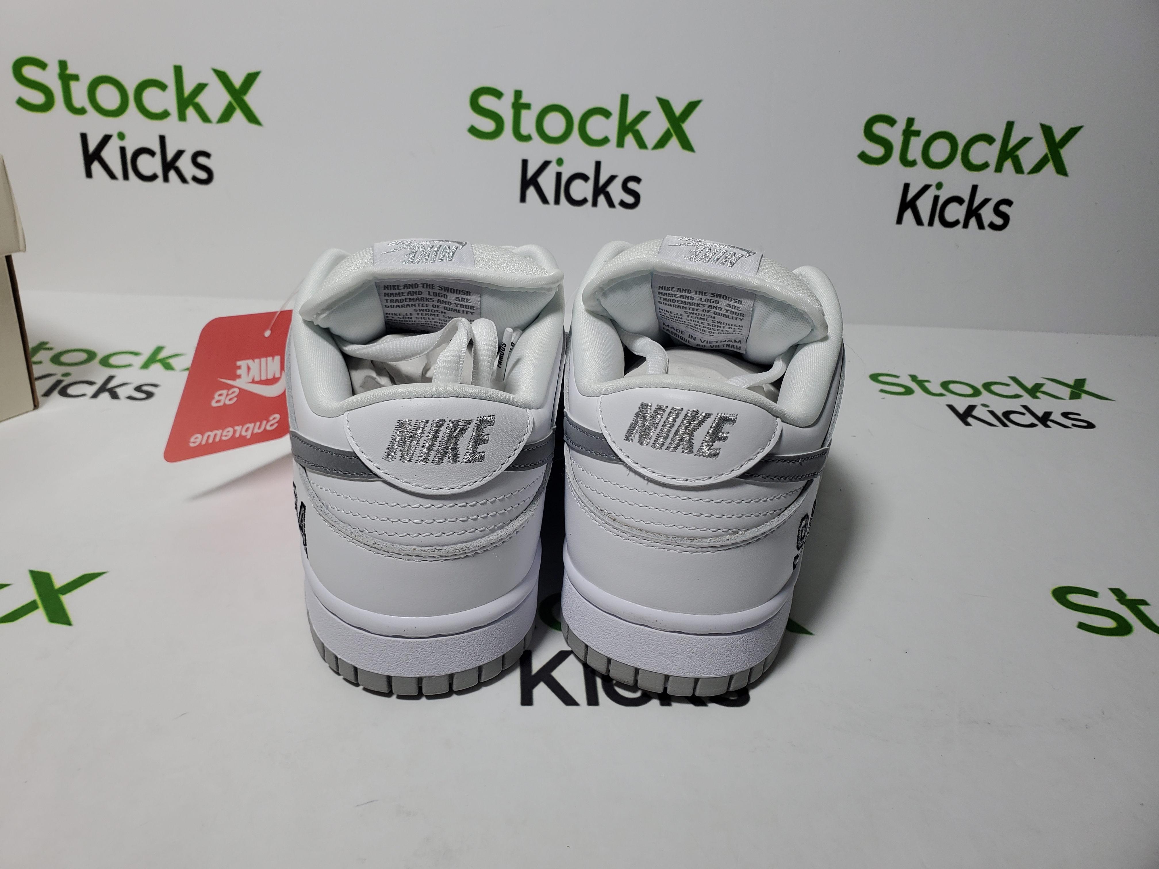 LJR Batch Nike Supreme x Dunk Low SB 'White Metallic Silver' HQ8487-100 review Stockxkicks 03