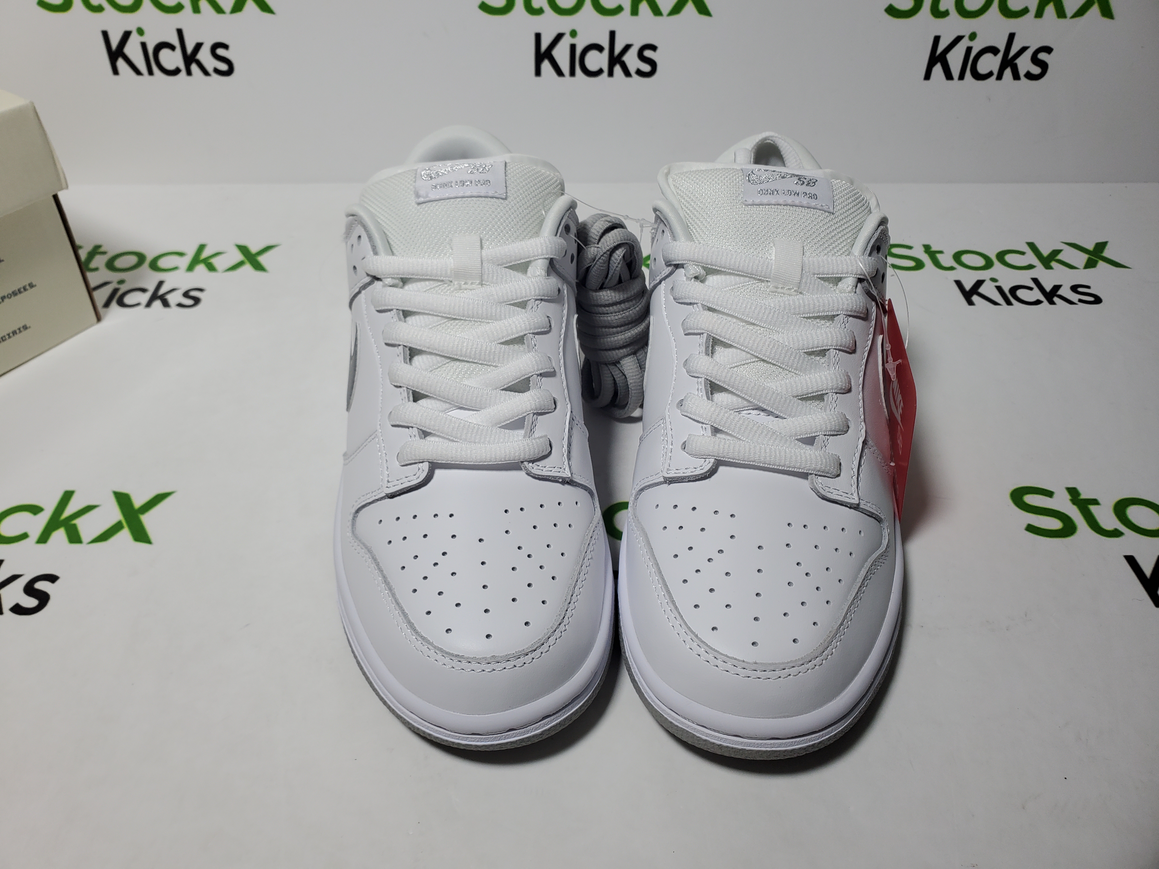 LJR Batch Nike Supreme x Dunk Low SB 'White Metallic Silver' HQ8487-100 review Stockxkicks 04