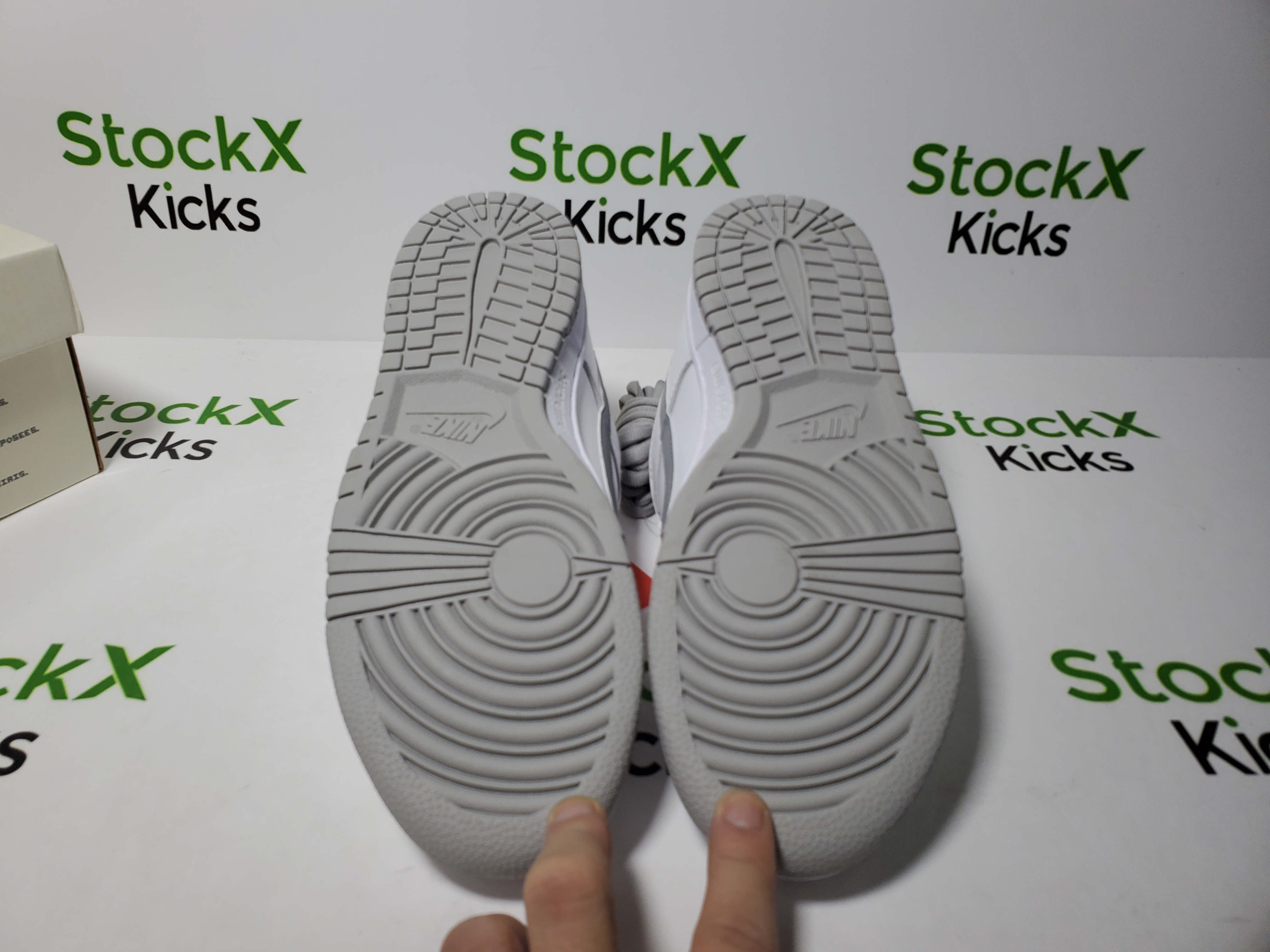 LJR Batch Nike Supreme x Dunk Low SB 'White Metallic Silver' HQ8487-100 review Stockxkicks 05