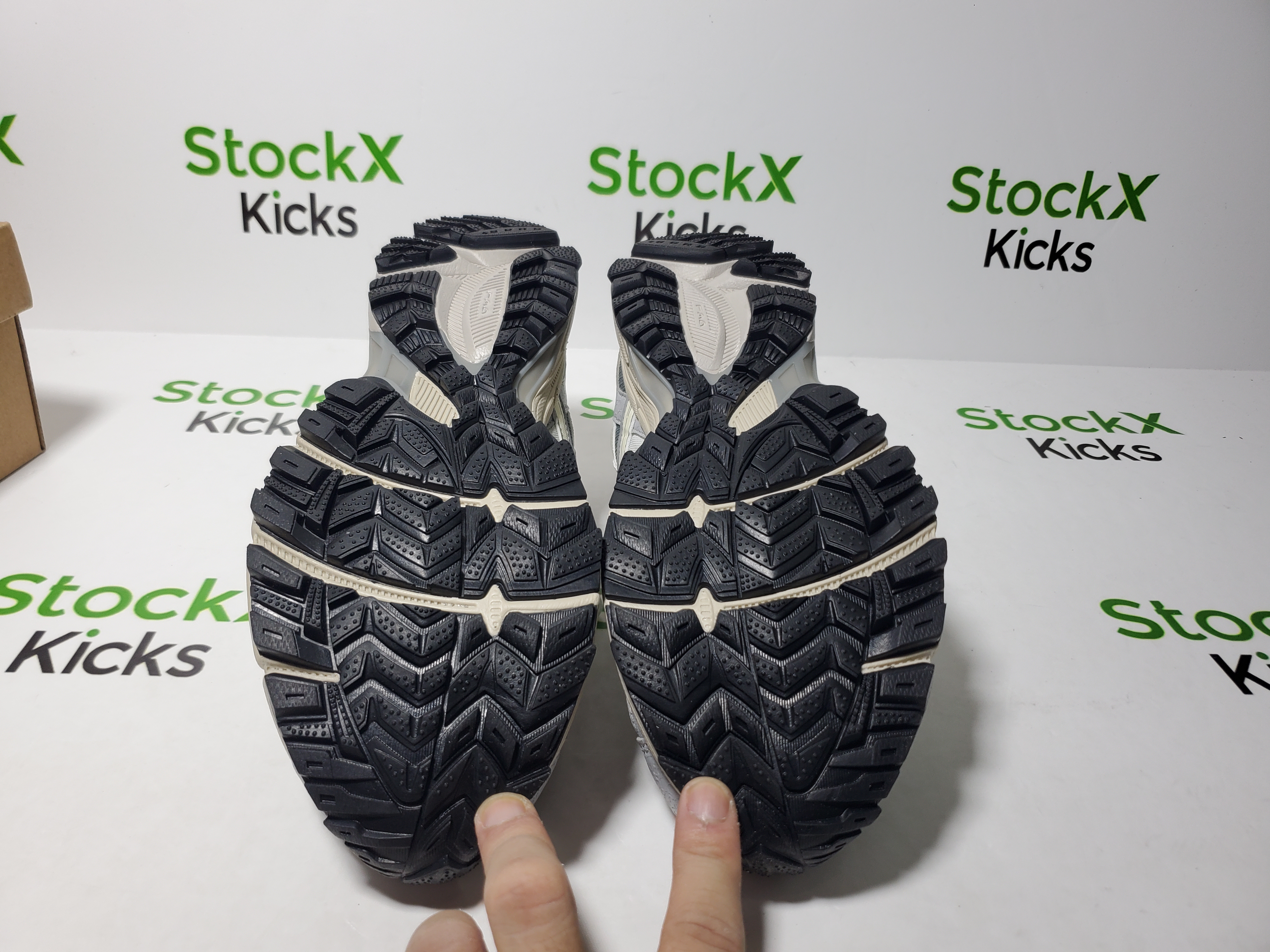 Asics Gel-Kahana 8 'Silver Dark Grey' 1012A978-028 review Stockxkicks 05
