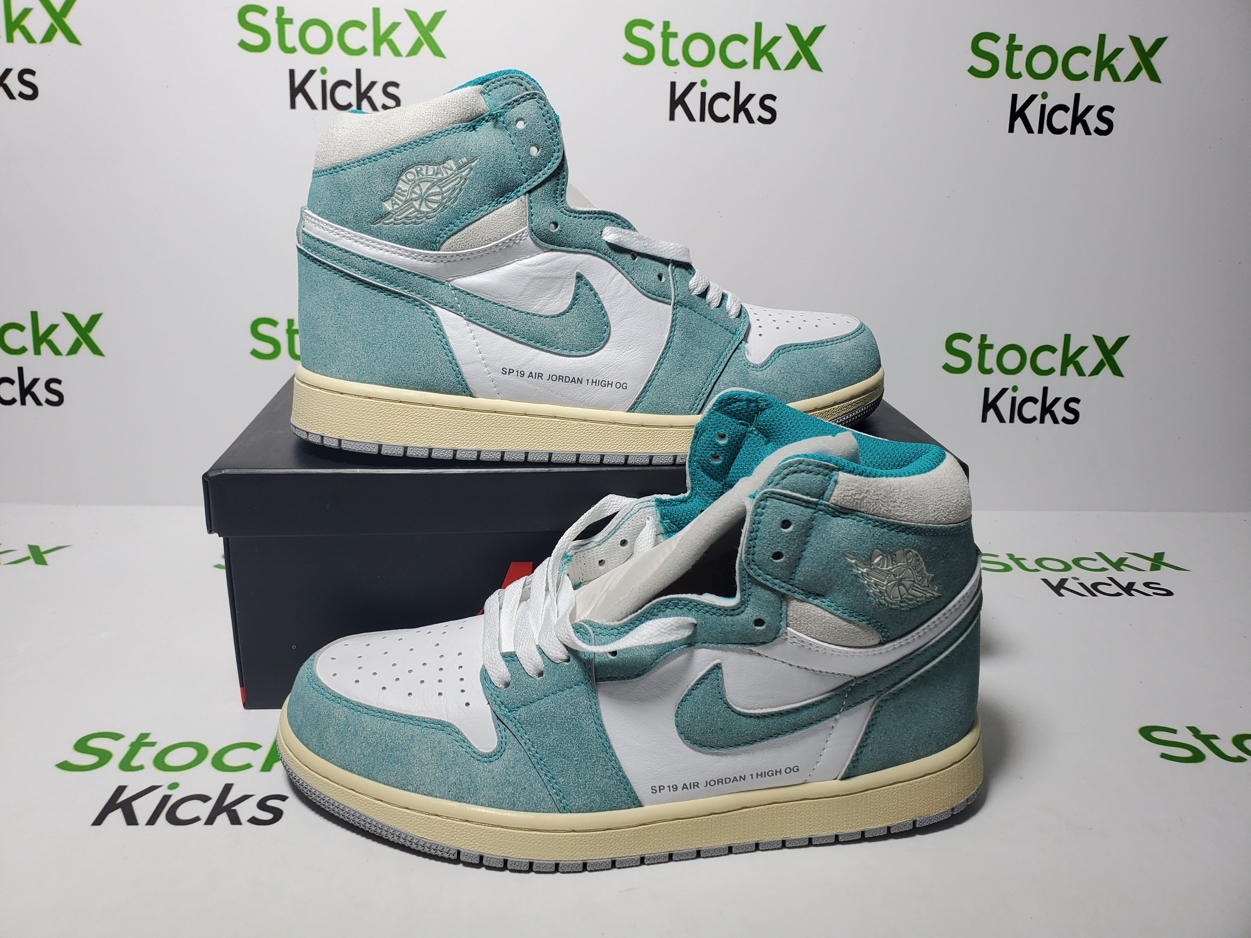  H12 Batch Air Jordan 1 Retro High Turbo Green 555088-311 review Stockxkicks 01