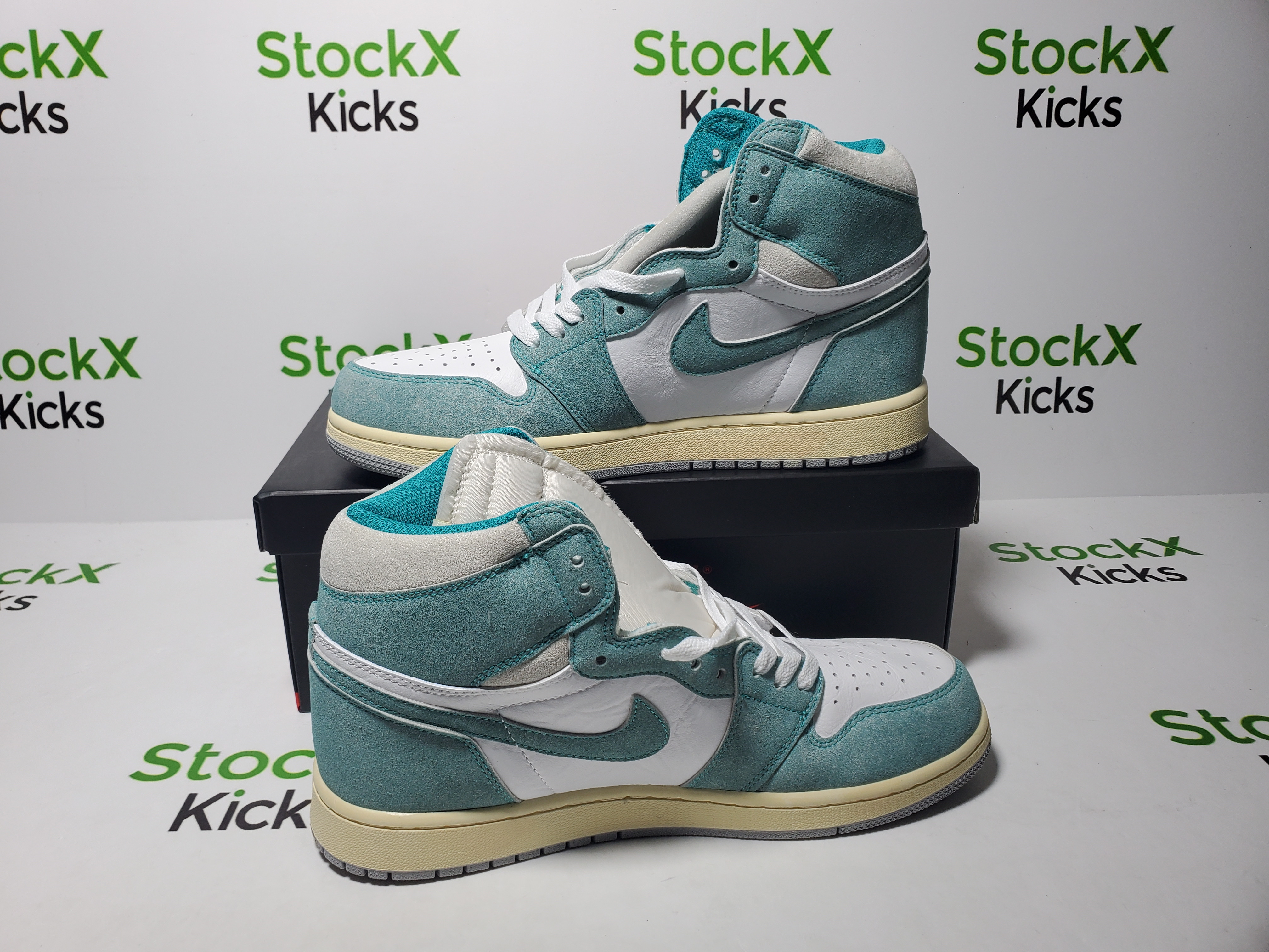  H12 Batch Air Jordan 1 Retro High Turbo Green 555088-311 review Stockxkicks 02