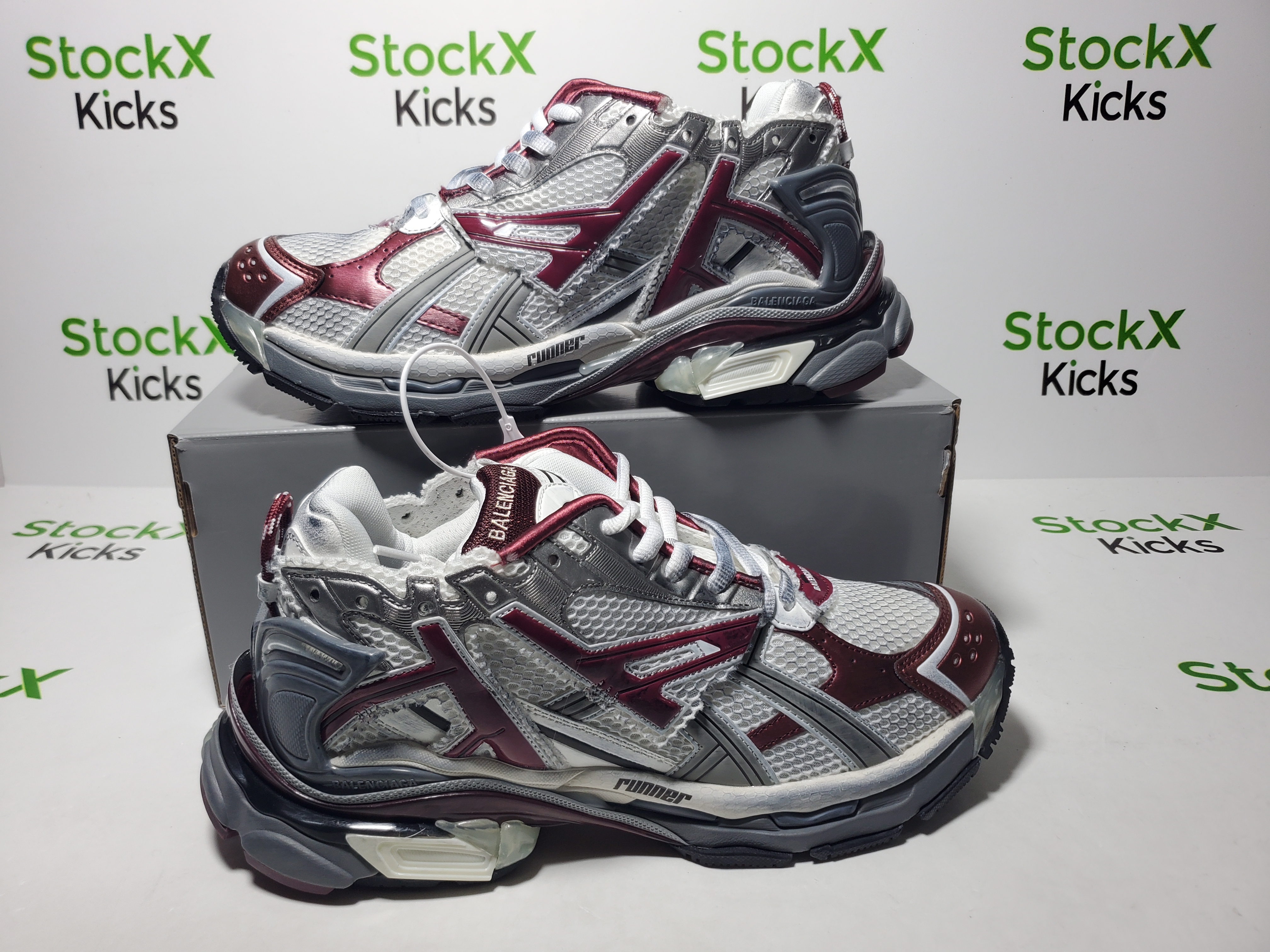 Balenciaga Runner Sneaker White Wine Red 677403 W3RB3 9069 review Stockxkicks 01
