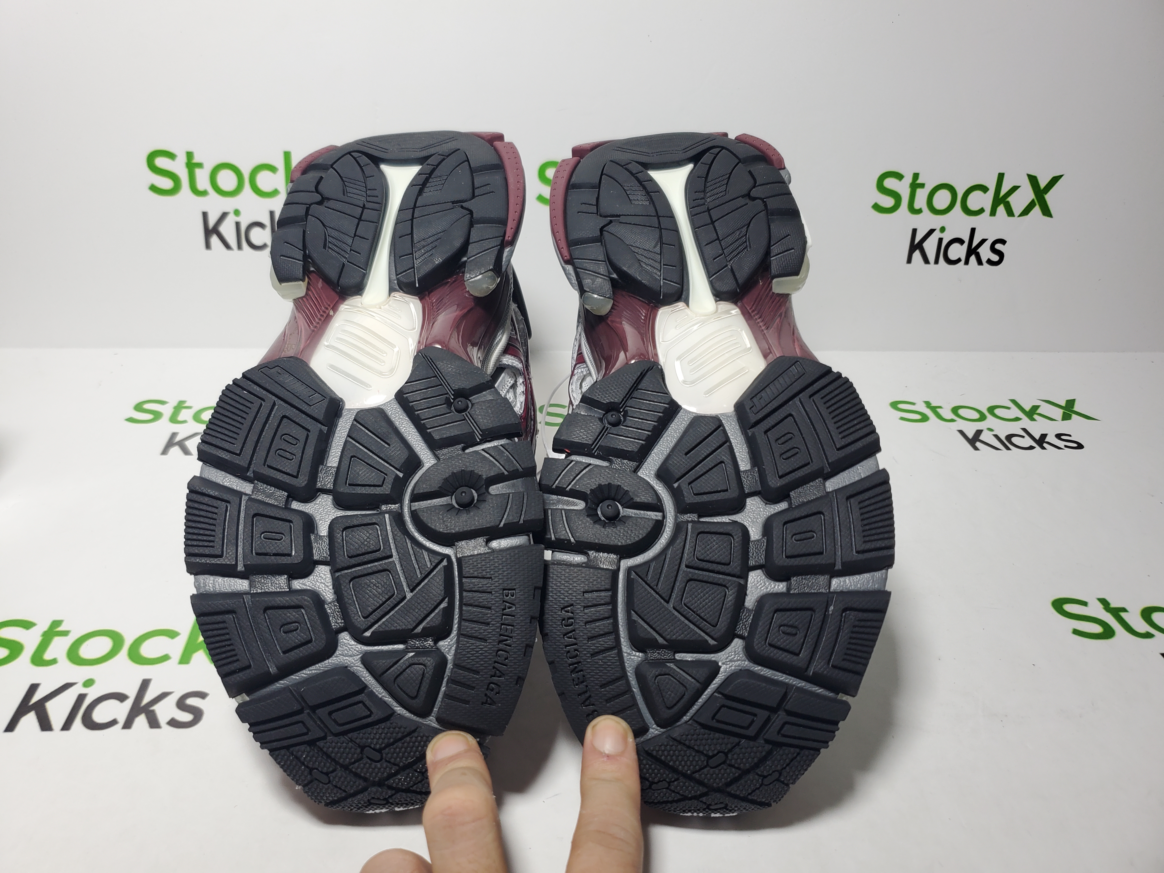 Balenciaga Runner Sneaker White Wine Red 677403 W3RB3 9069 review Stockxkicks 05