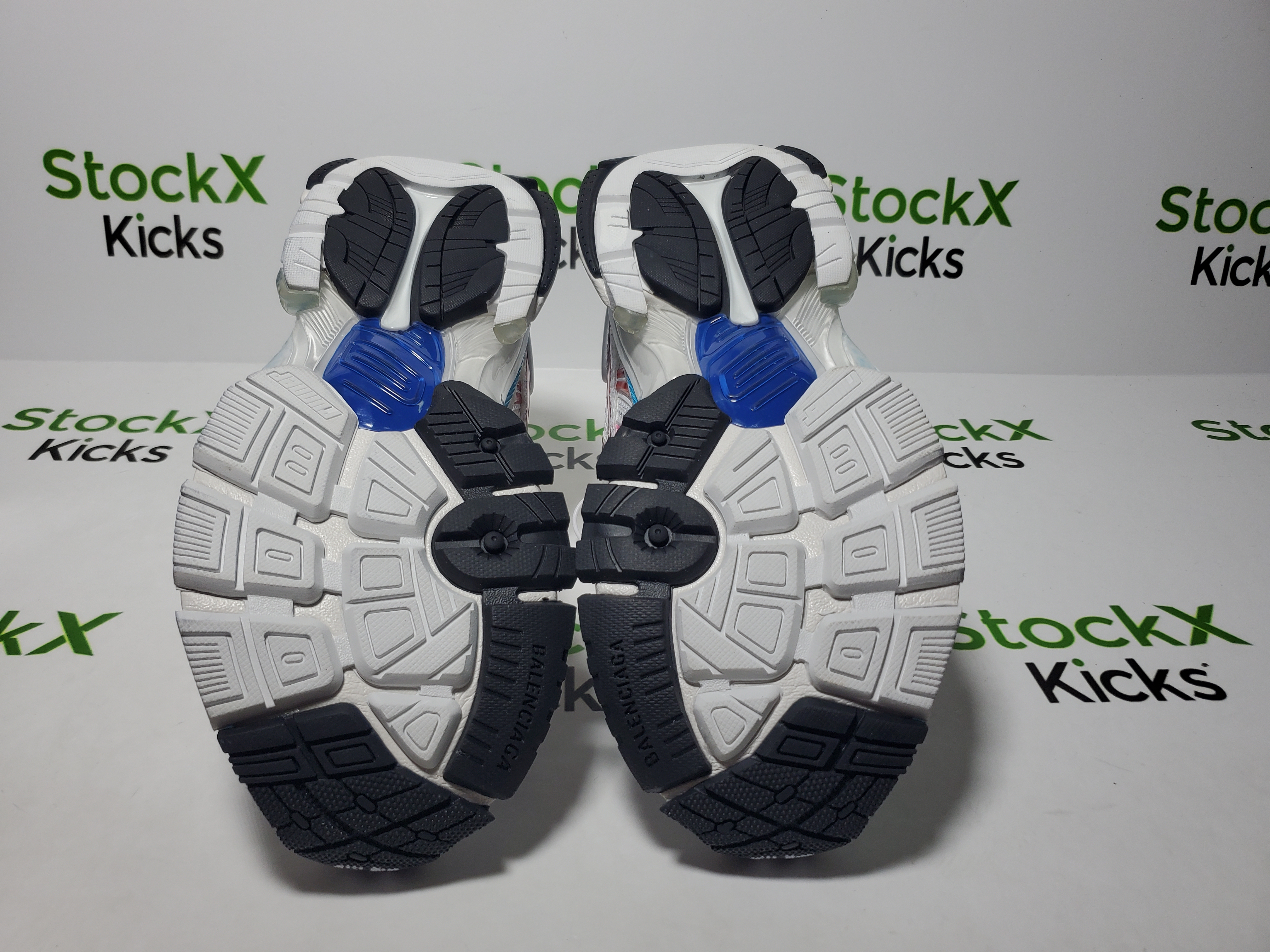 Balenciaga Runner White Multicolor 772774W3RBW9645 review Stockxkicks 05