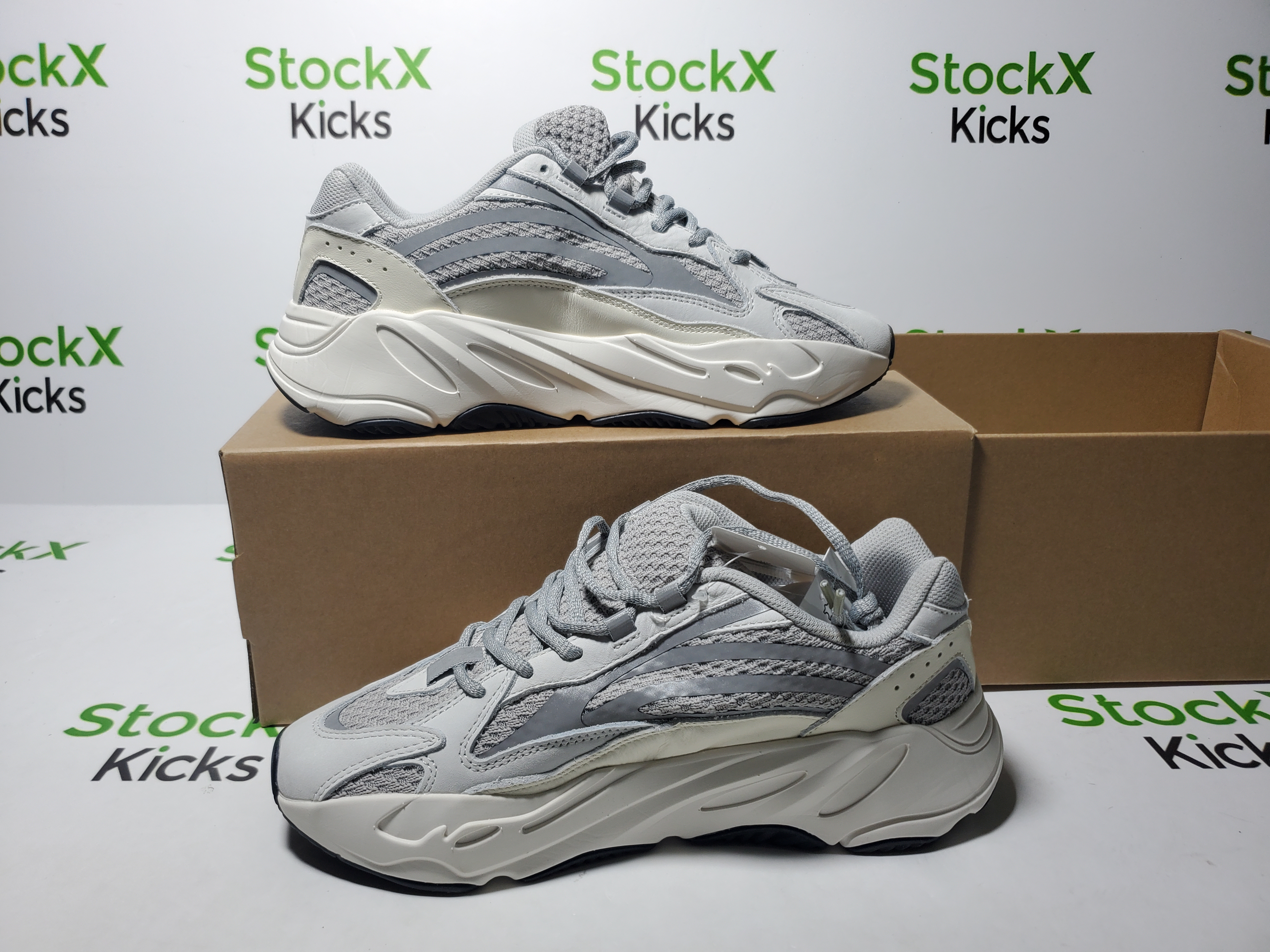 LJR Batch Yeezy Boost 700 V2 “Static” EF2829 review Stockxkicks 01