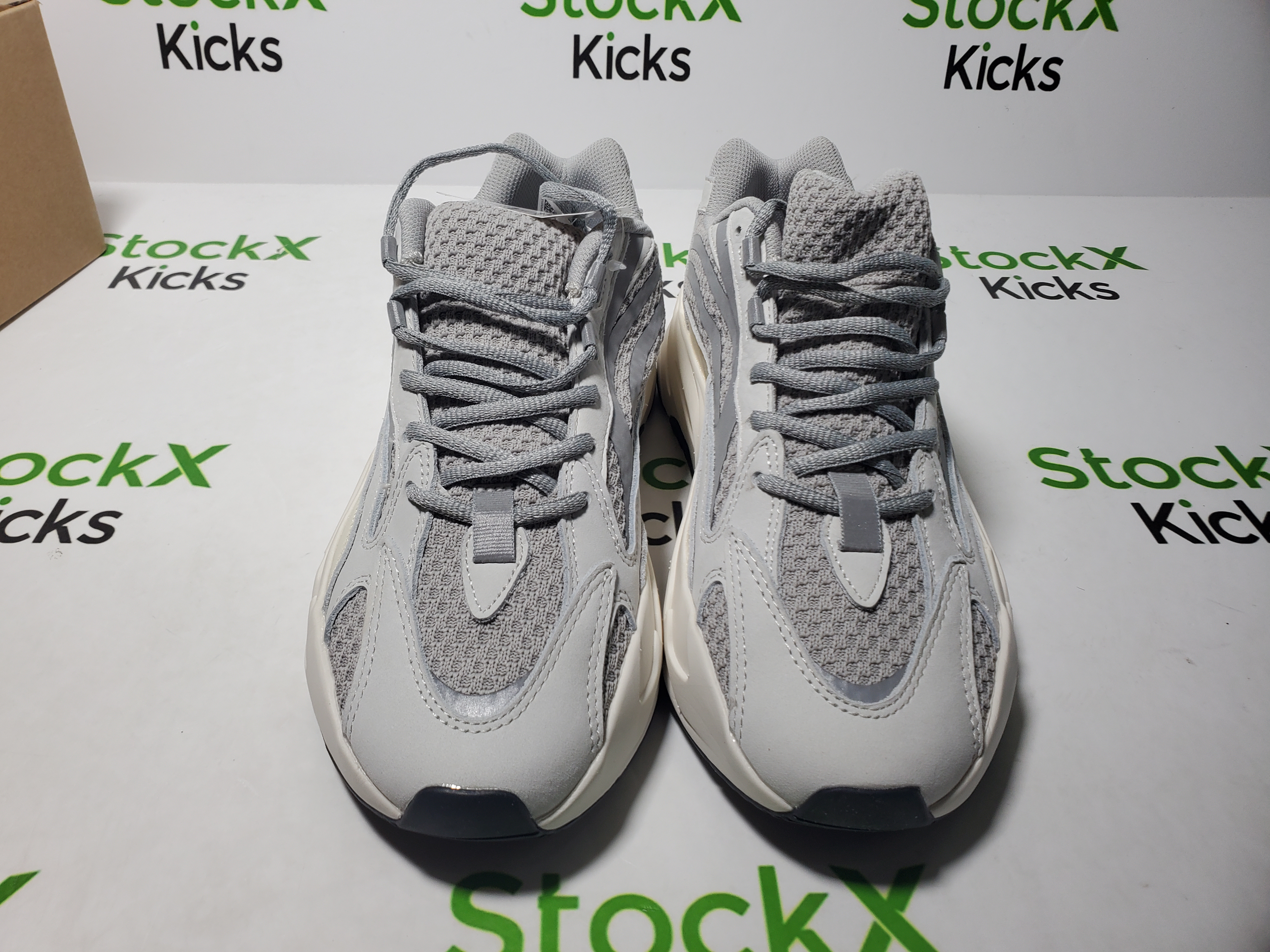 LJR Batch Yeezy Boost 700 V2 “Static” EF2829 review Stockxkicks 04