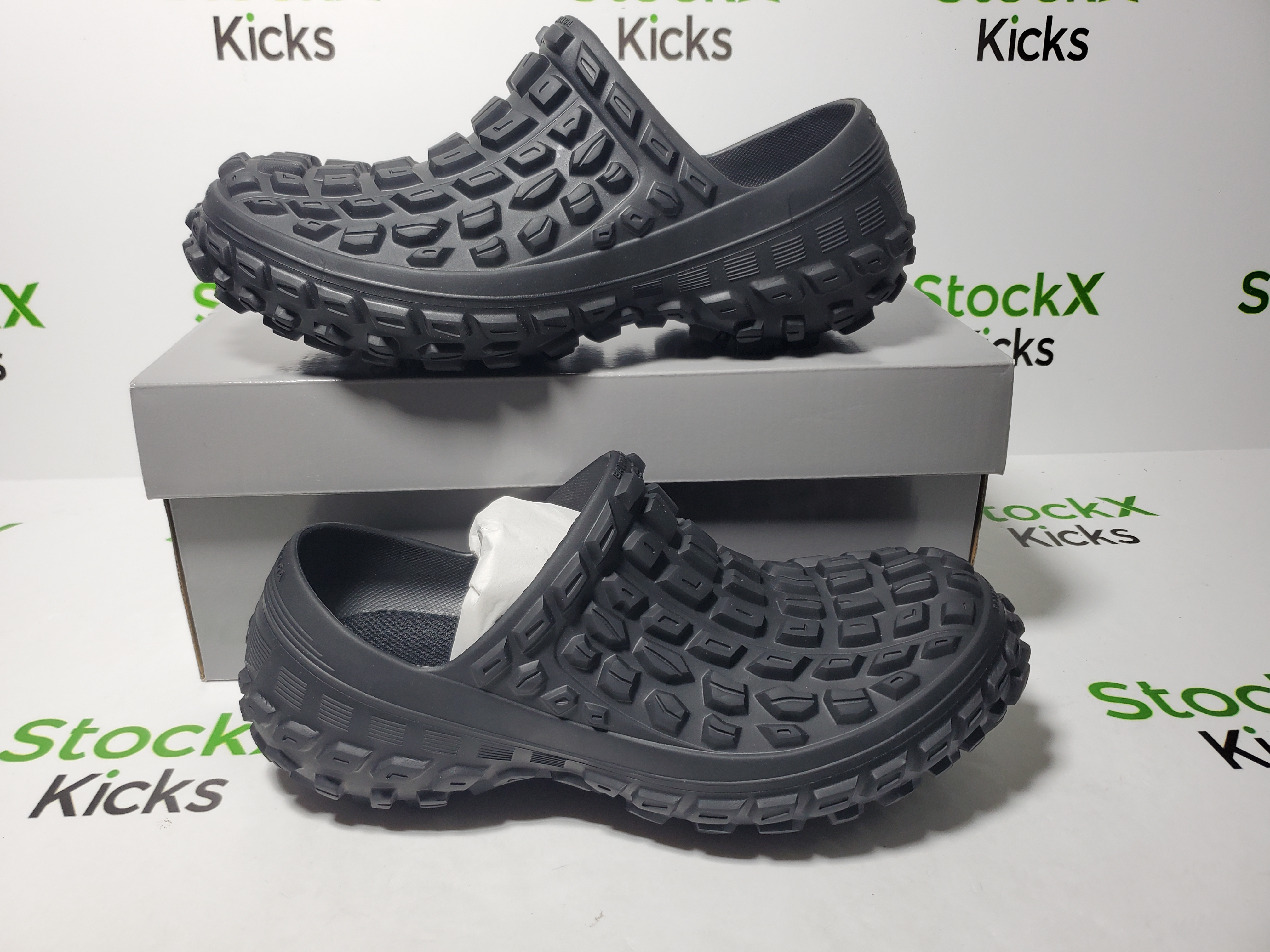 Balenciaga Defender Black 735250 W3CV2 1000 review Stockxkicks 01