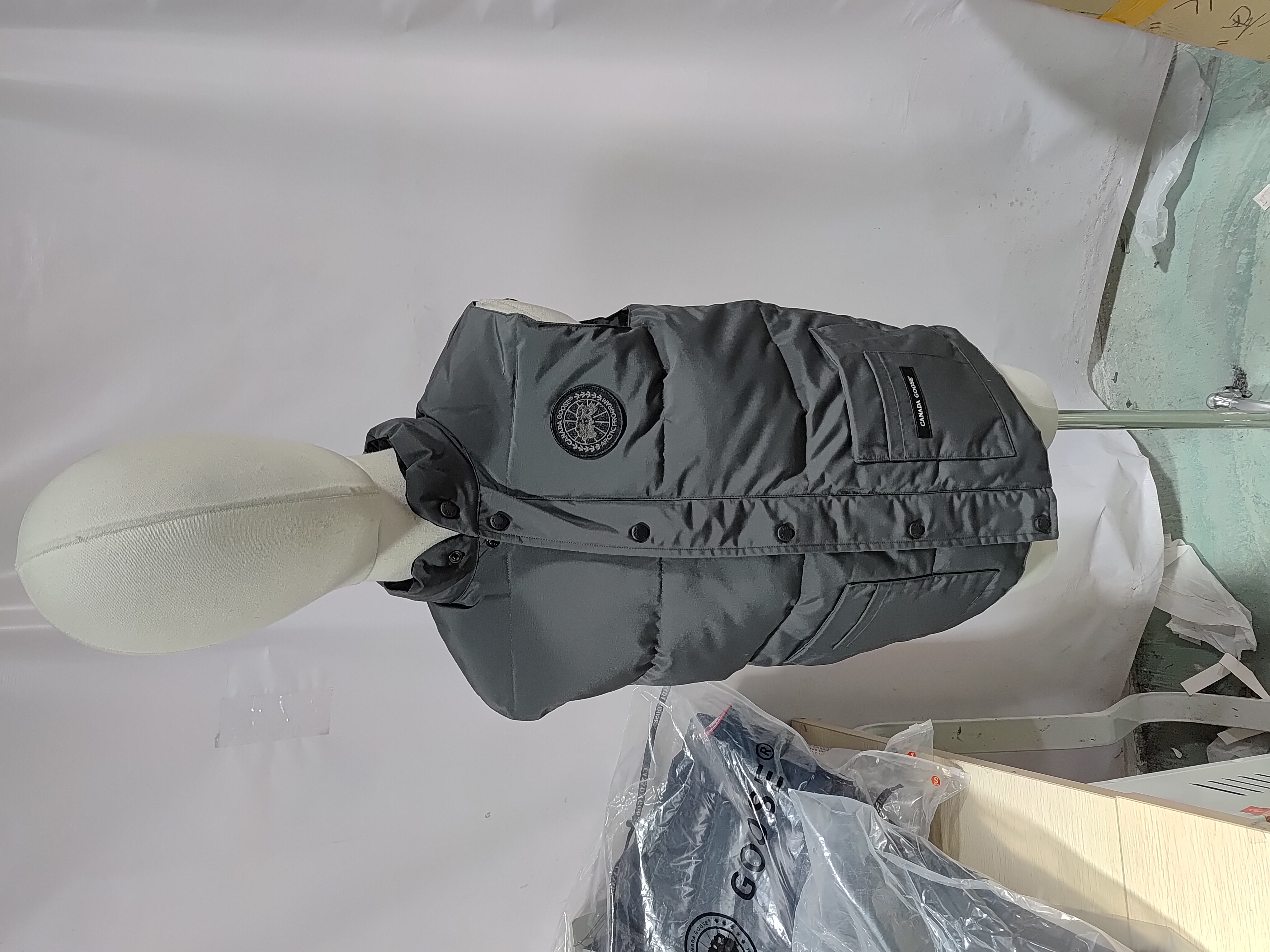 CANADA GOOSE Black Label Garson Quilted Shell Down Gilet Vest Grey CK 2402023014 review Stockxkicks 01