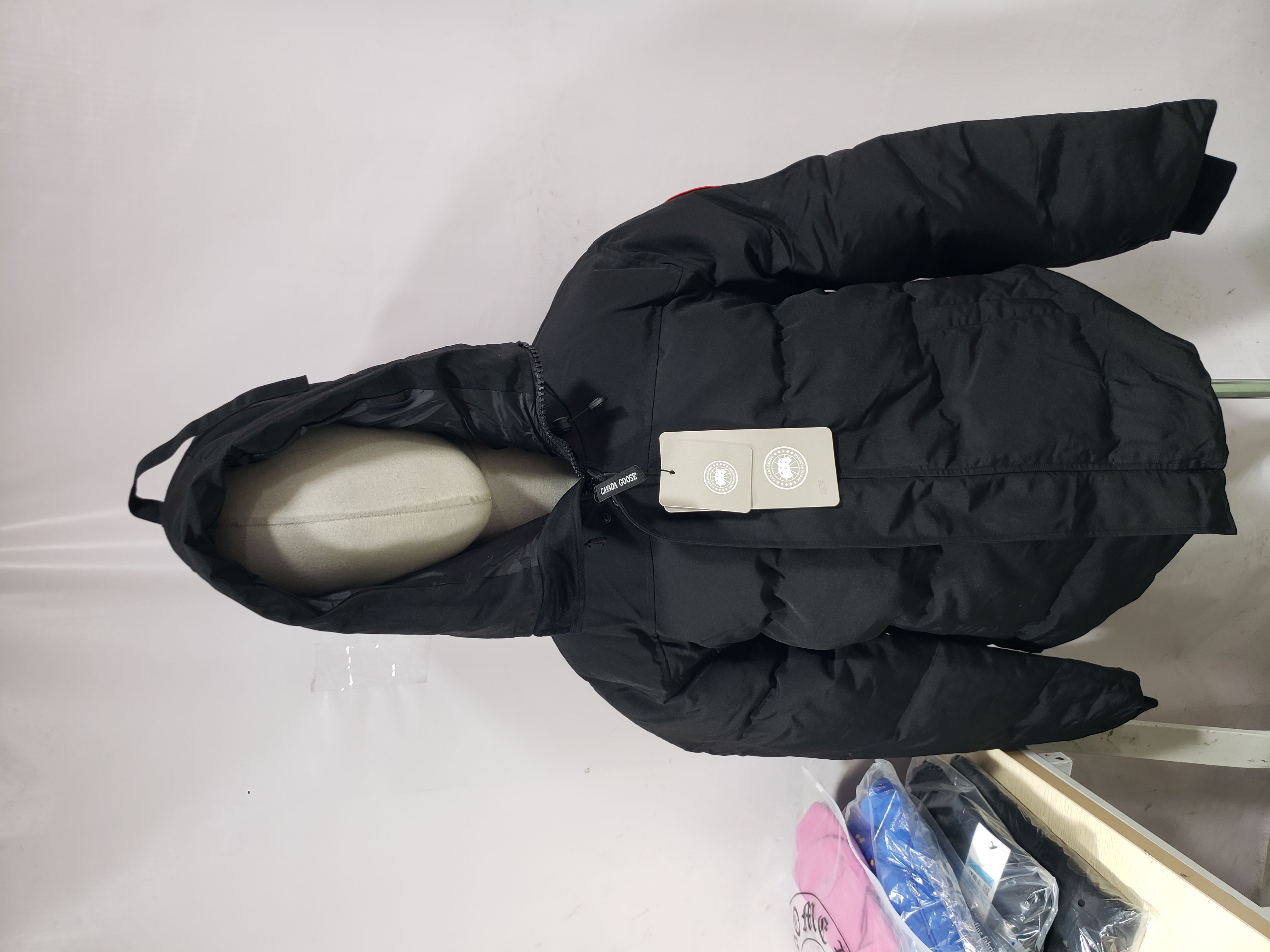 Canada Goose Heren Macmillan Parka Black Down Jacket Red Label review Stockicks 01