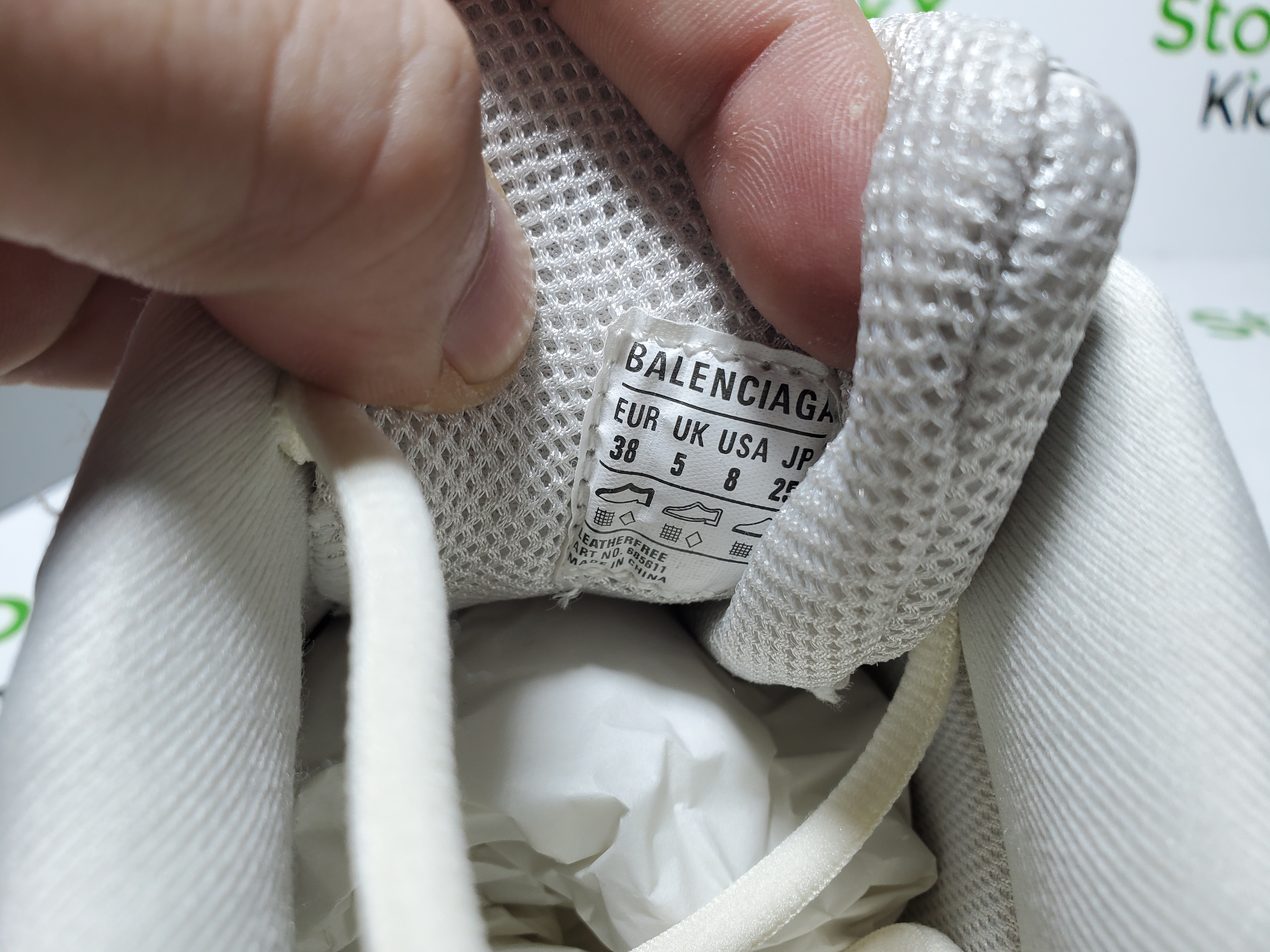 Balenciaga Defender All White 685611 W1RB3 1201 review Balenciaga 06