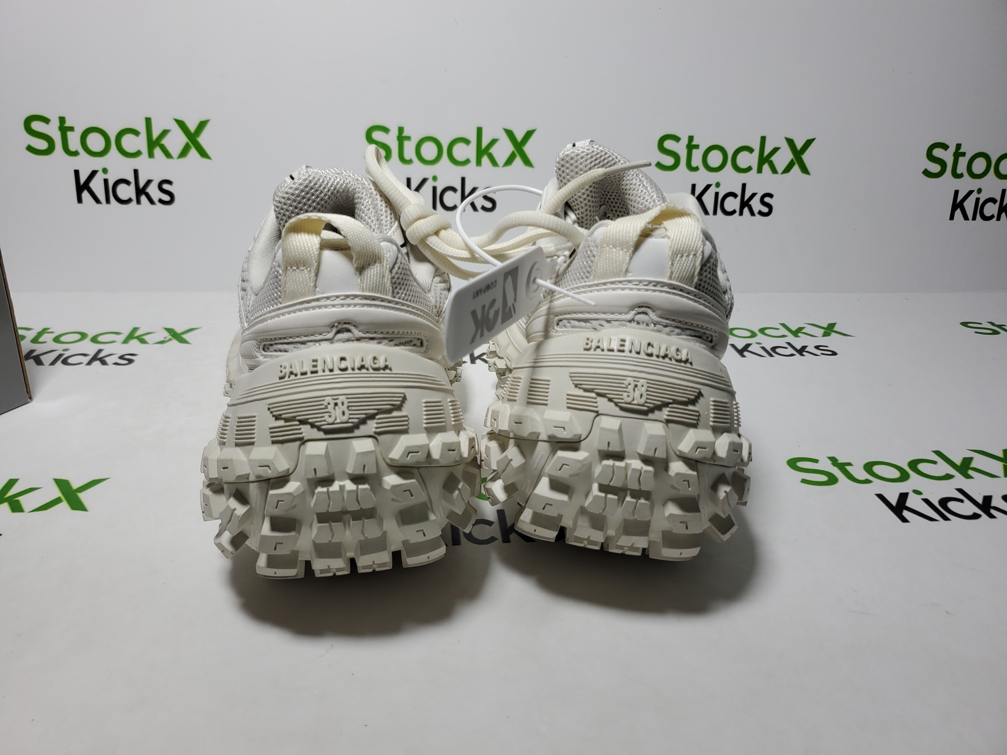 Balenciaga Defender All White 685611 W1RB3 1201 review Balenciaga 03