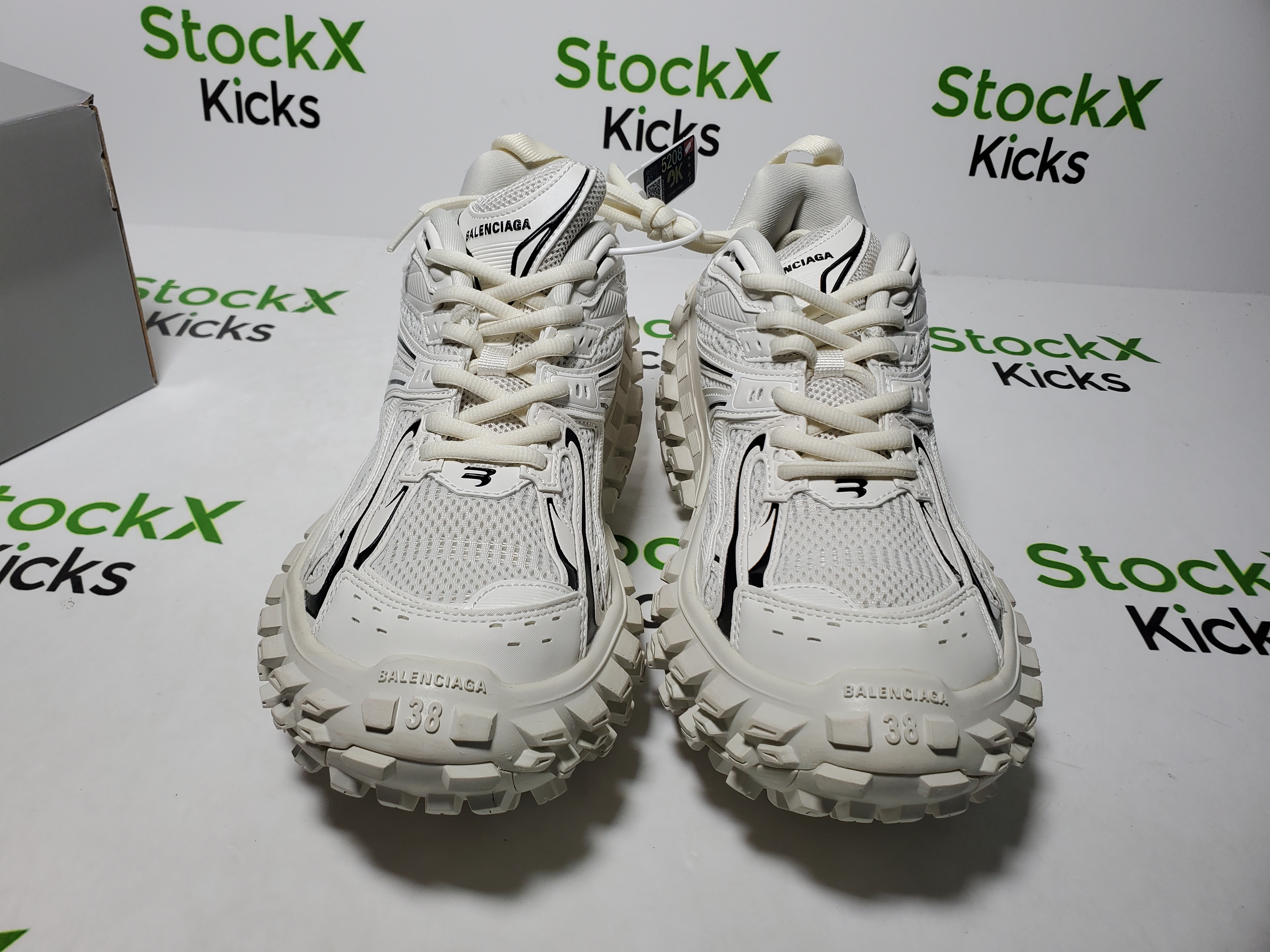 Balenciaga Defender All White 685611 W1RB3 1201 review Balenciaga 04