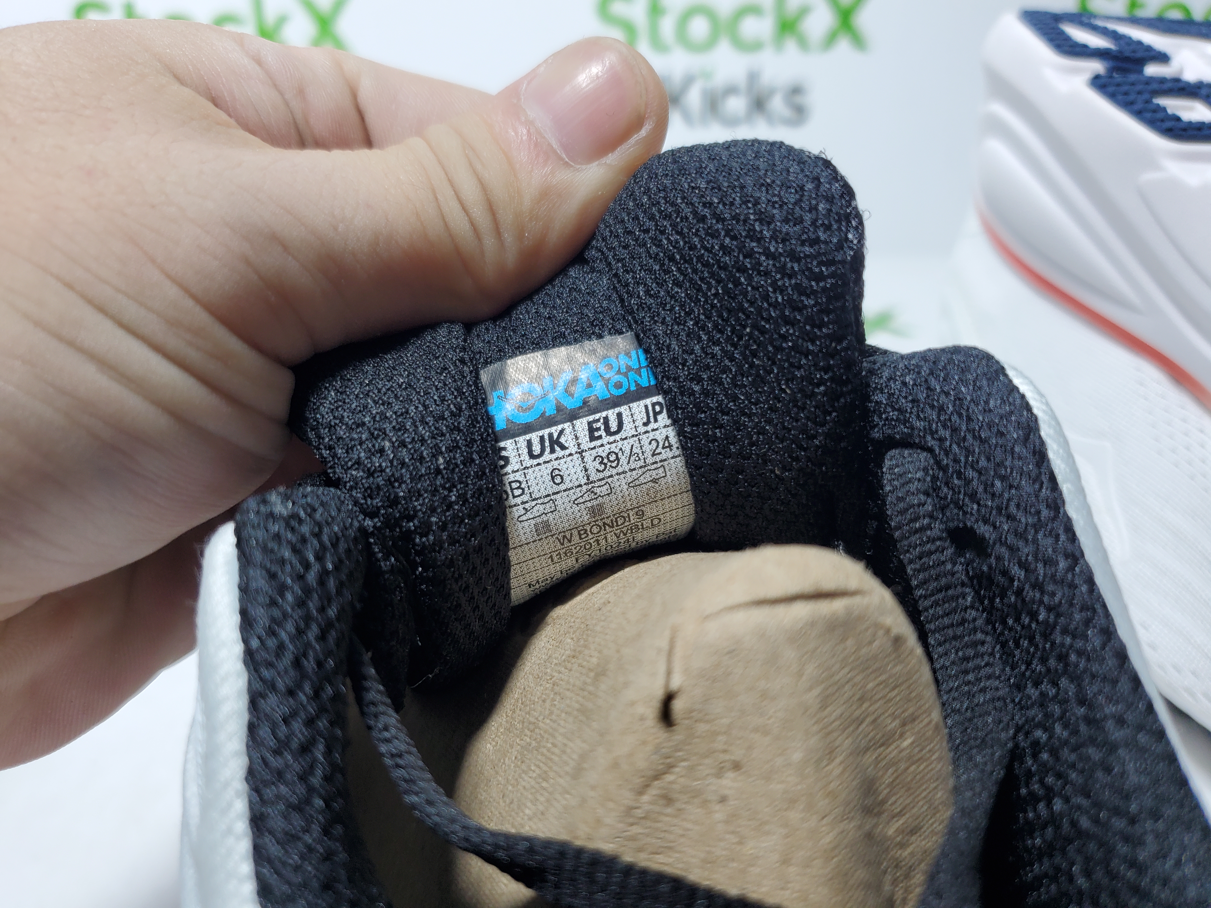 Hoka One One Bondi 9 Black White Red 1162011-WBLC review Stockicks 06