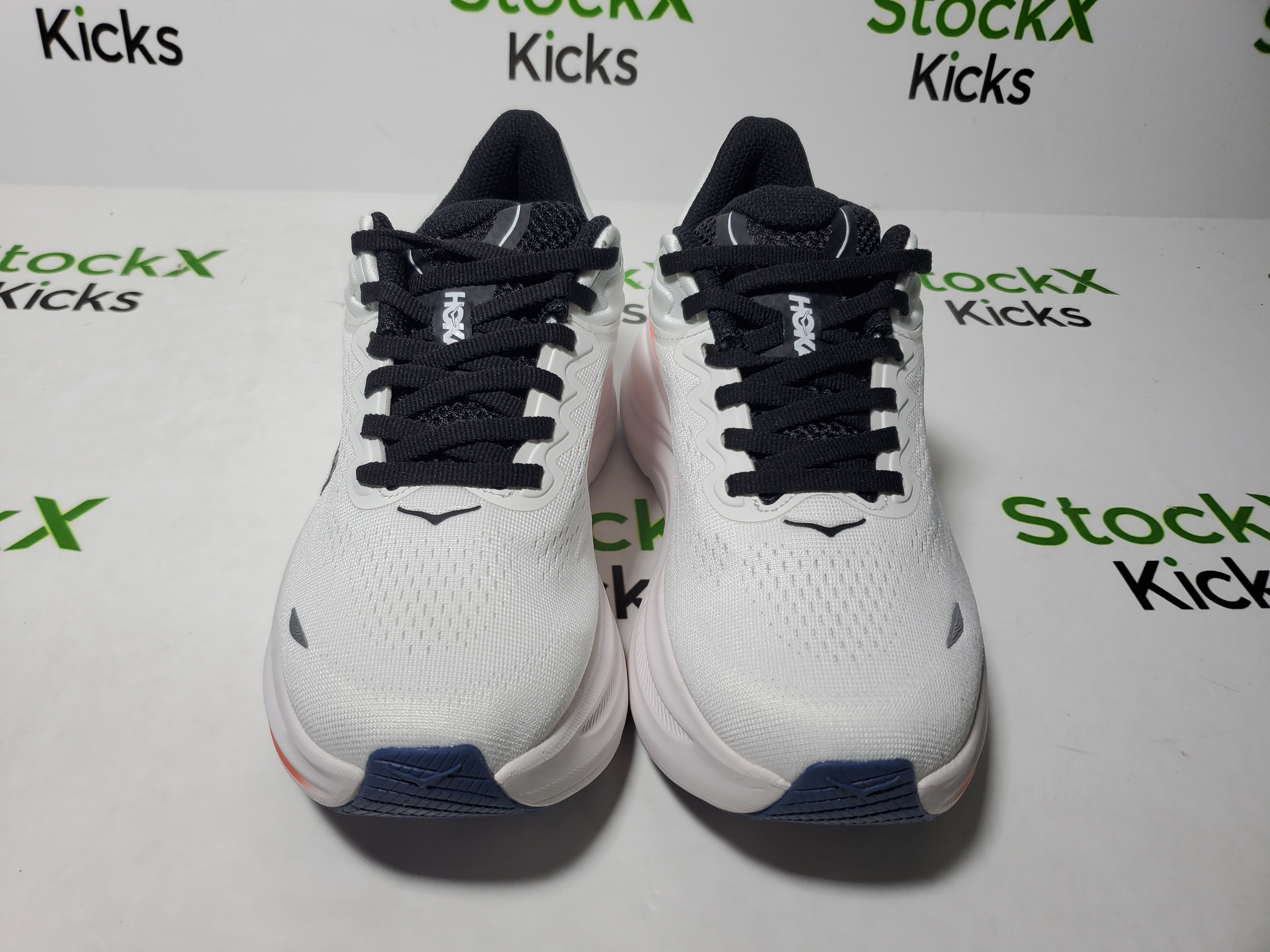 Hoka One One Bondi 9 Black White Red 1162011-WBLC review Stockicks 04