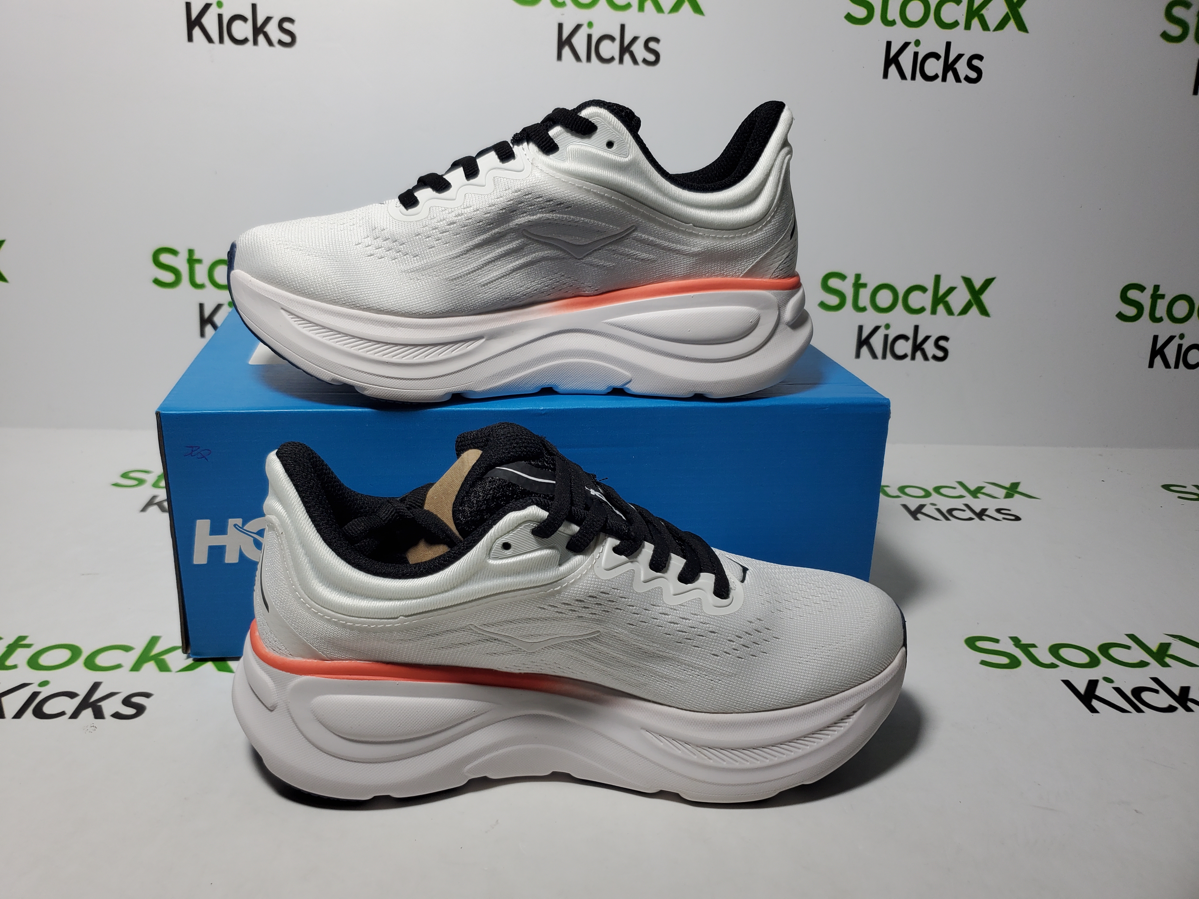 Hoka One One Bondi 9 Black White Red 1162011-WBLC review Stockicks 02
