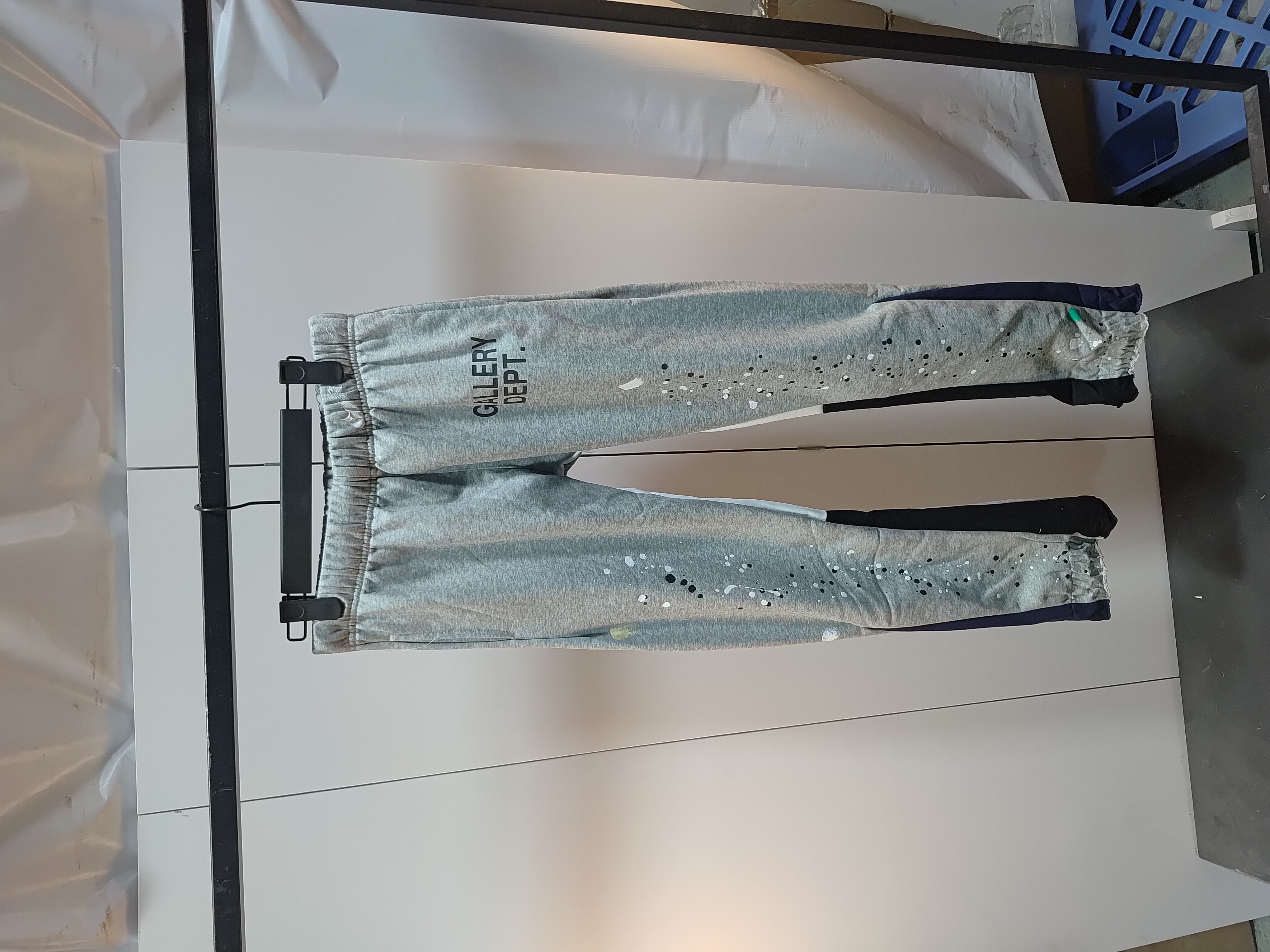 Gallery Dept. Painted Flare Sweat Pants Heather Grey review Stockicks 01