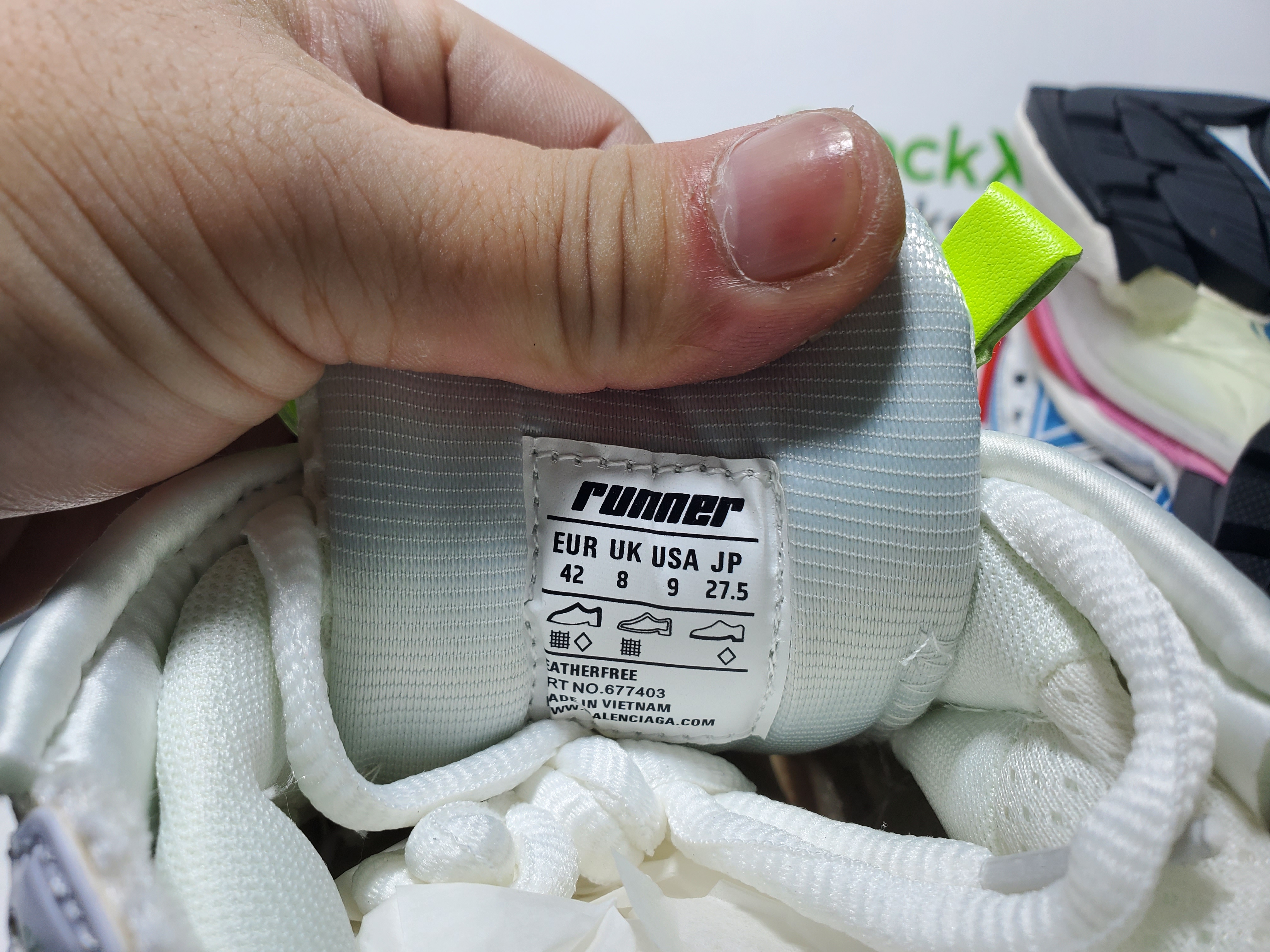 Balenciaga Runner White Blue Red 677402 W3RB6 9645 review Stockicks 06