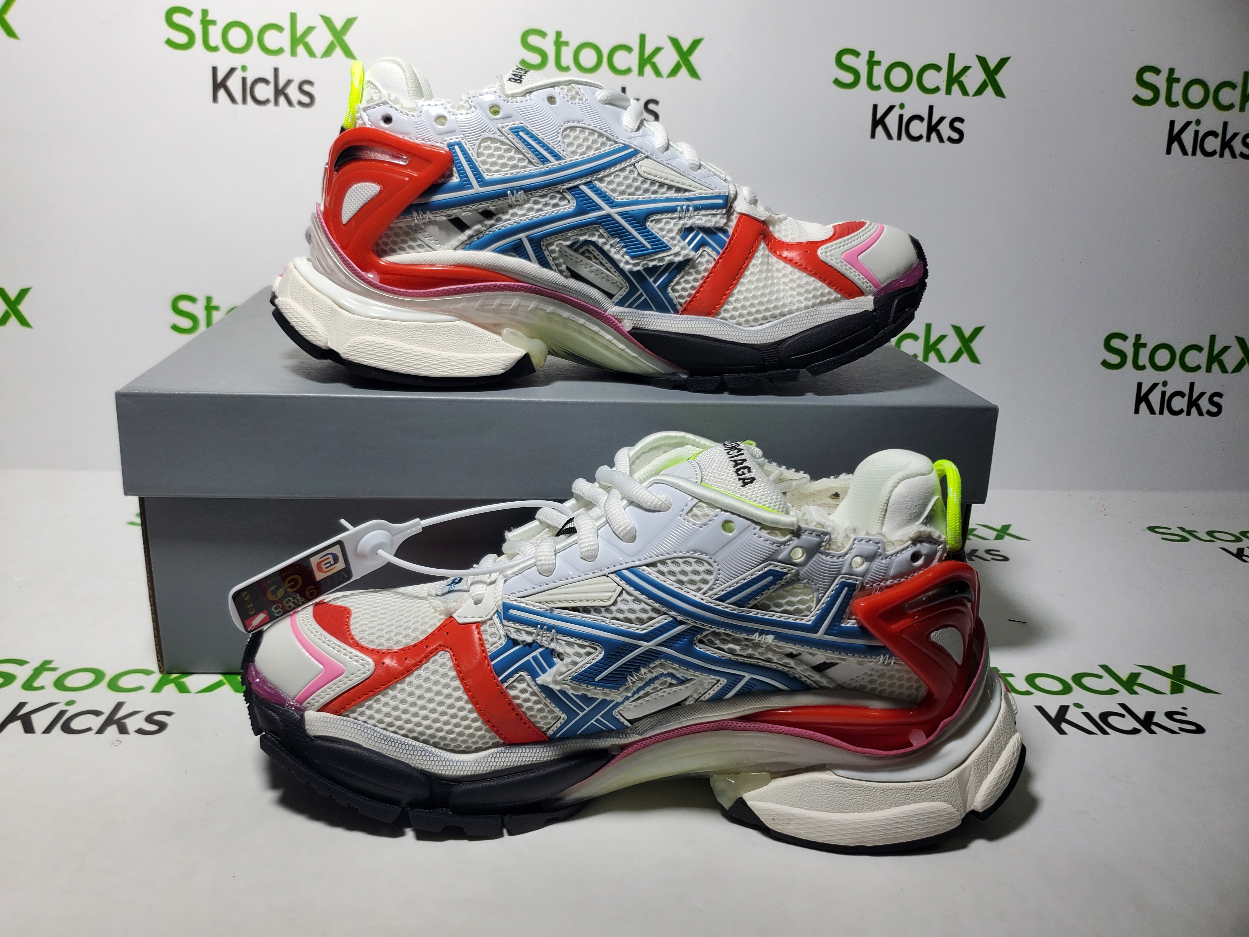 Balenciaga Runner White Blue Red 677402 W3RB6 9645 review Stockicks 02