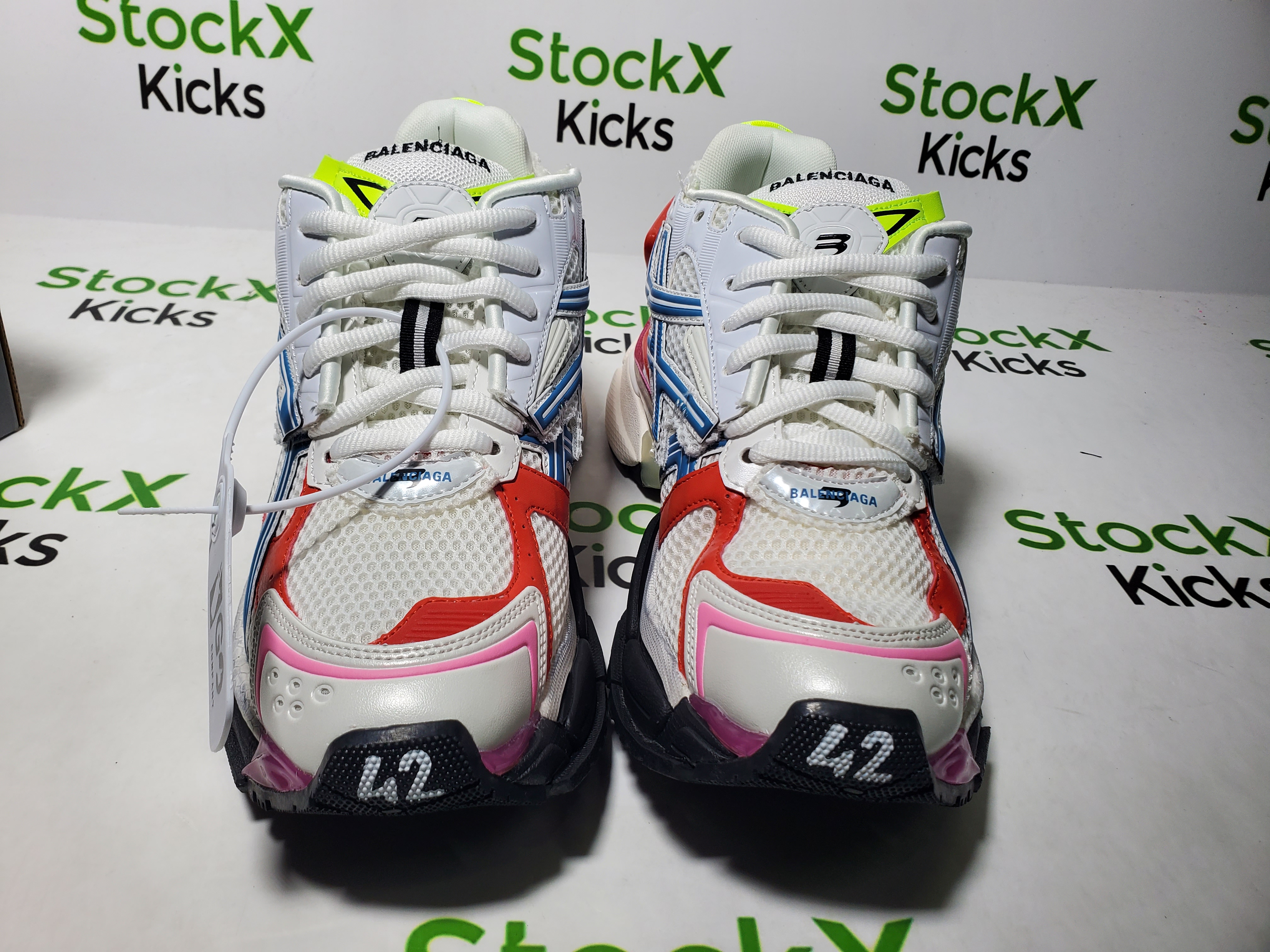 Balenciaga Runner White Blue Red 677402 W3RB6 9645 review Stockicks 04