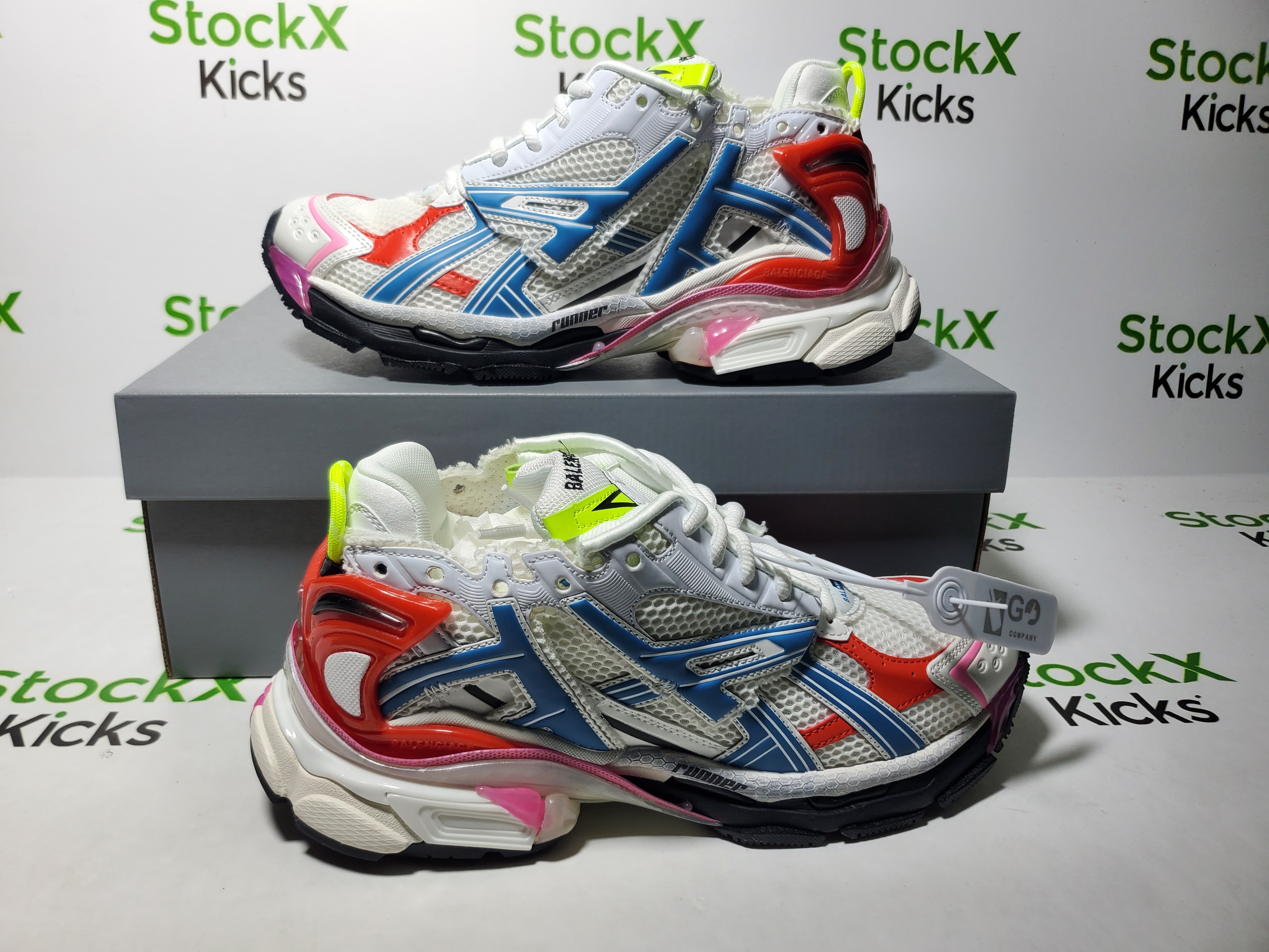 Balenciaga Runner White Blue Red 677402 W3RB6 9645 review Stockicks 01