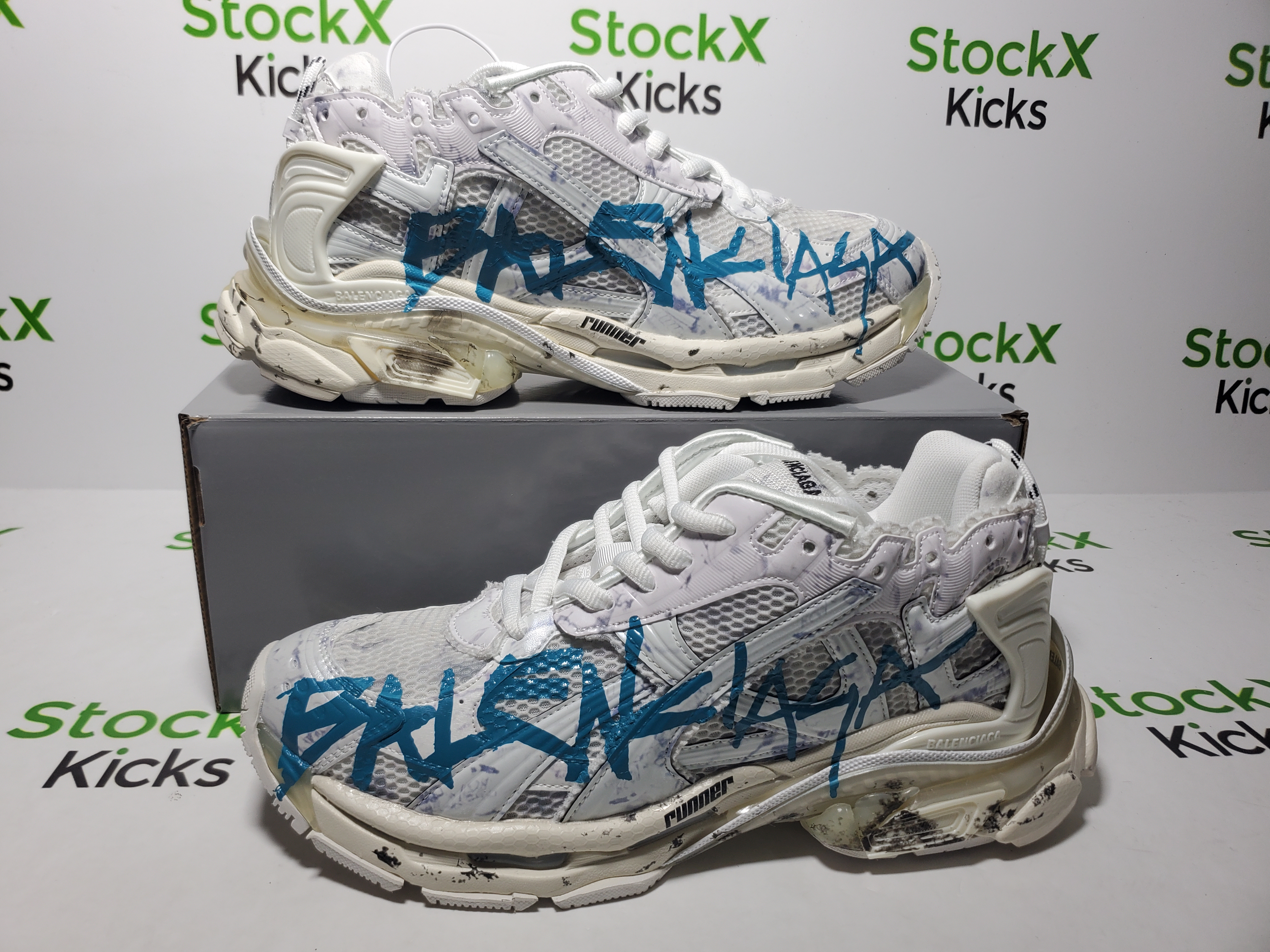 Balenciaga Runner Sneaker Graffiti - White Blue 772774 W3RBQ 9040 review Stockicks 02