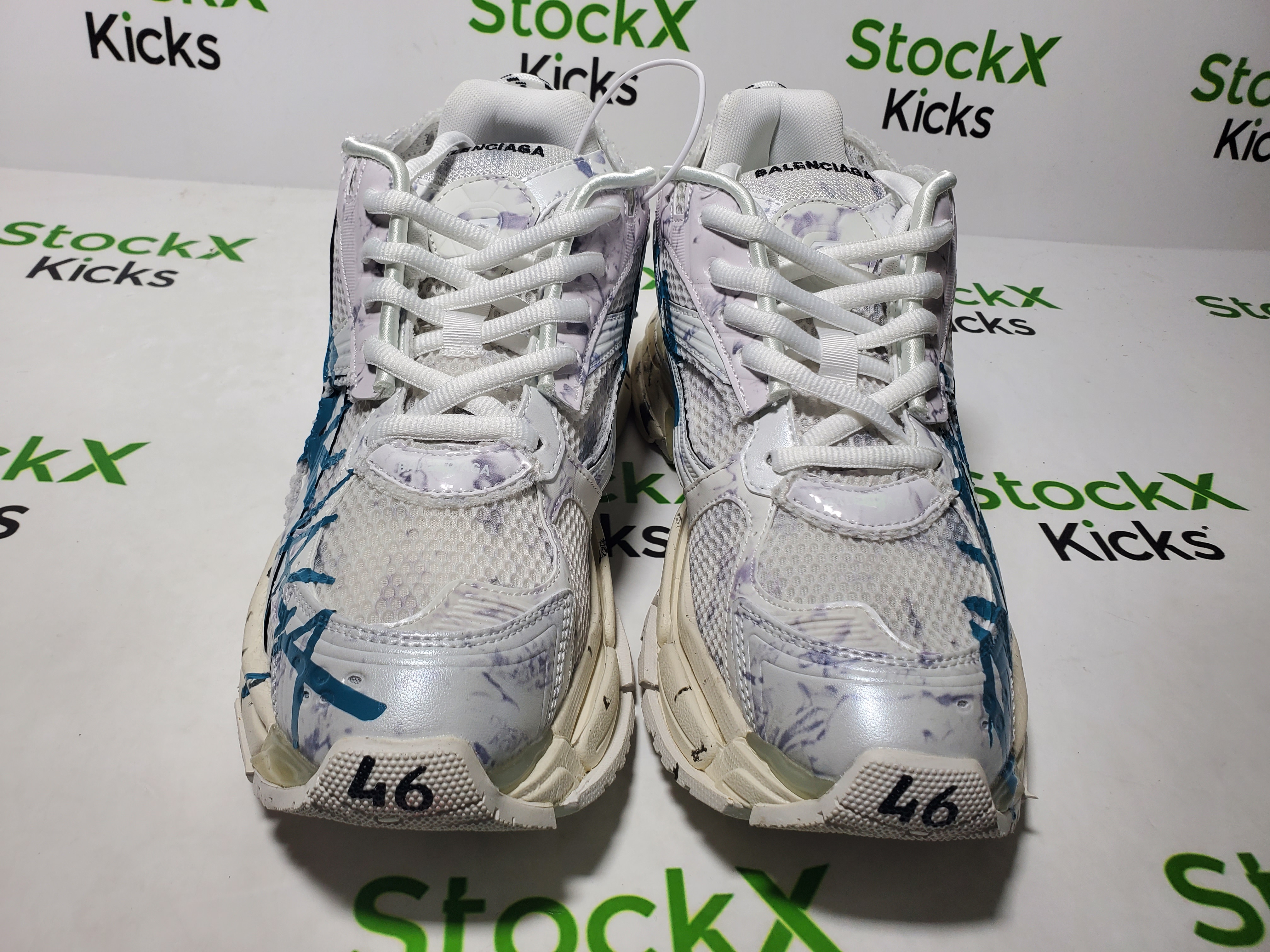 Balenciaga Runner Sneaker Graffiti - White Blue 772774 W3RBQ 9040 review Stockicks 04