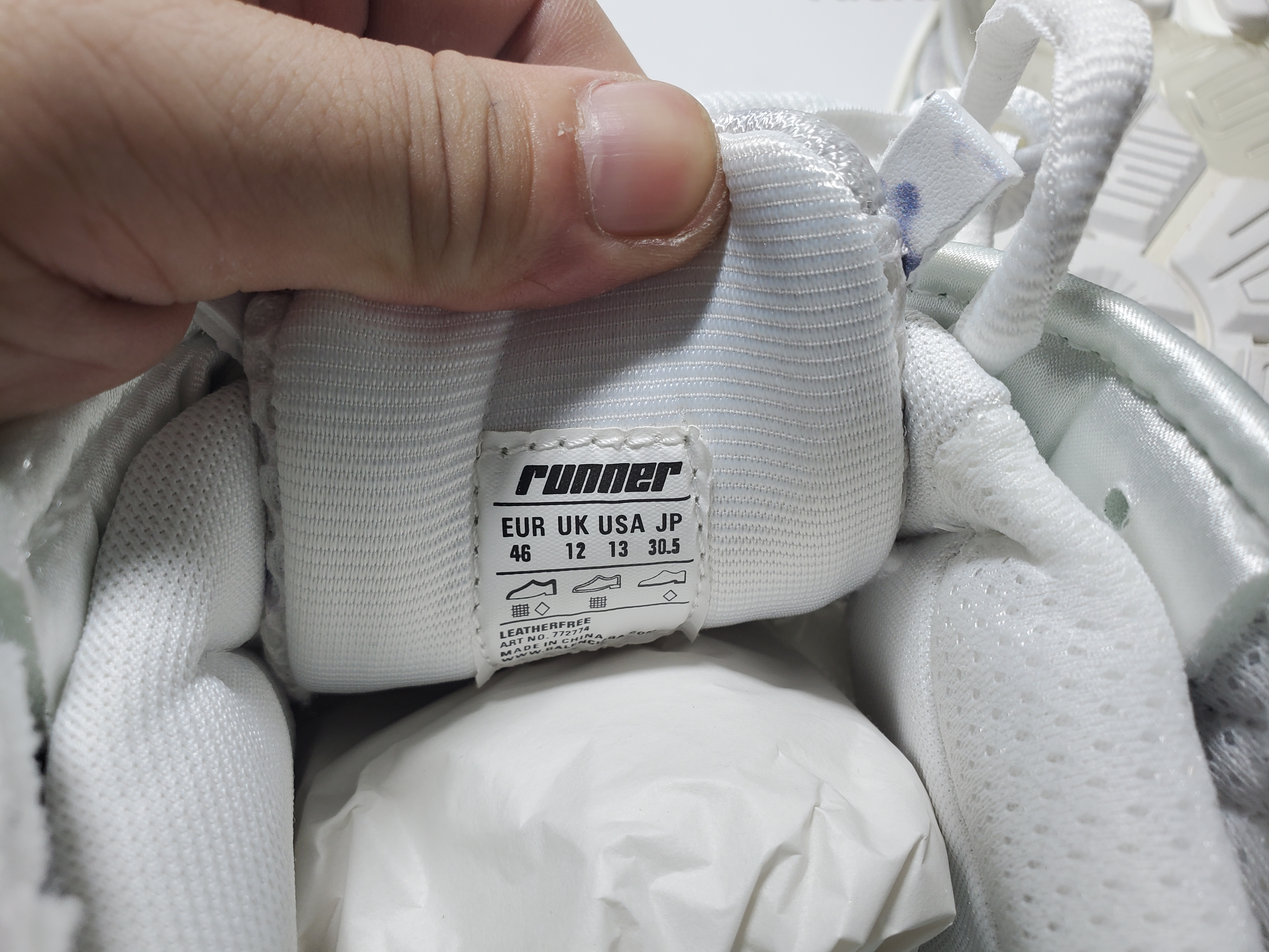 Balenciaga Runner Sneaker Graffiti - White Blue 772774 W3RBQ 9040 review Stockicks 06